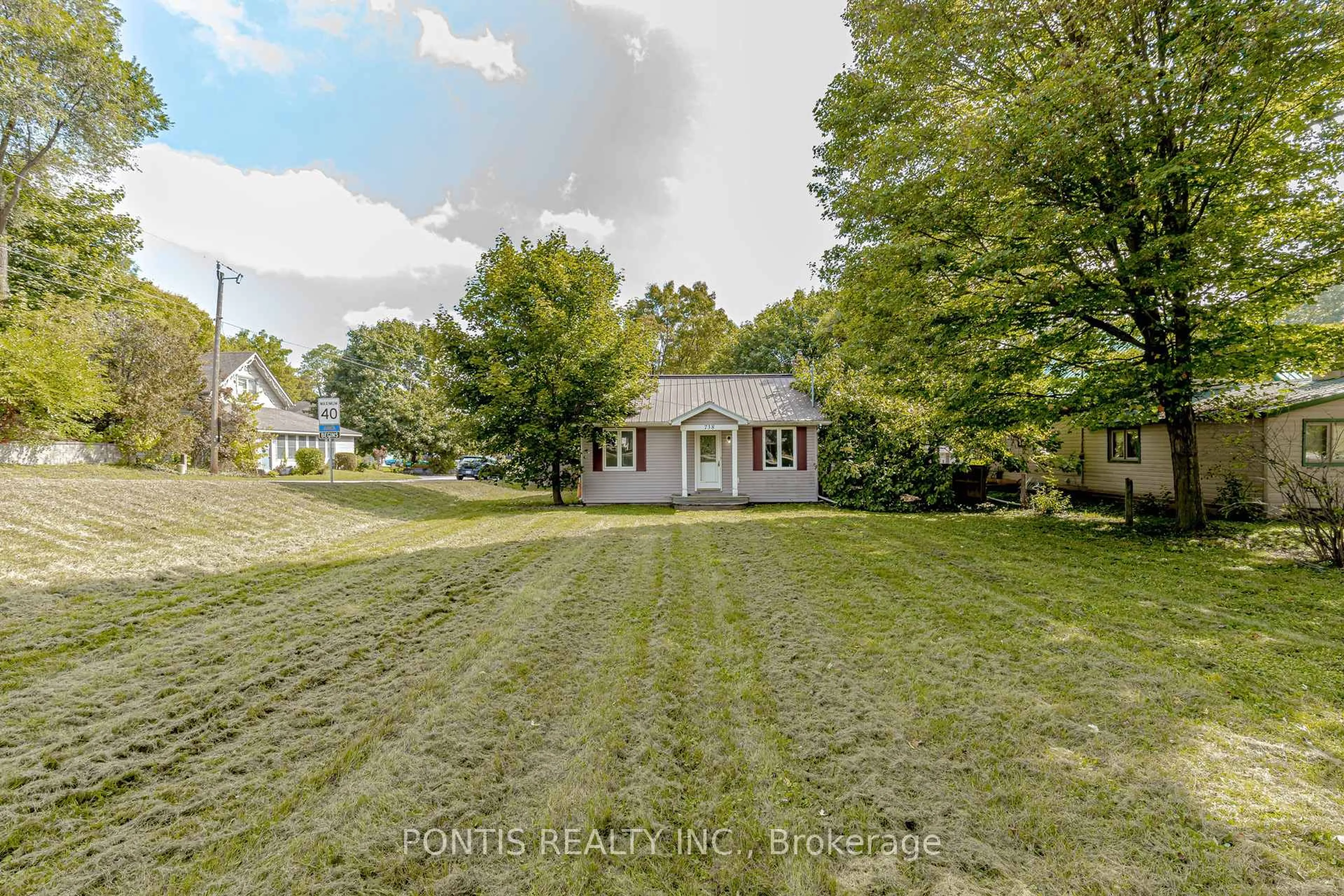 A pic from outside/outdoor area/front of a property/back of a property/a pic from drone, street for 738 MOUNT PLEASANT Rd, Brant Ontario N0E 1K0