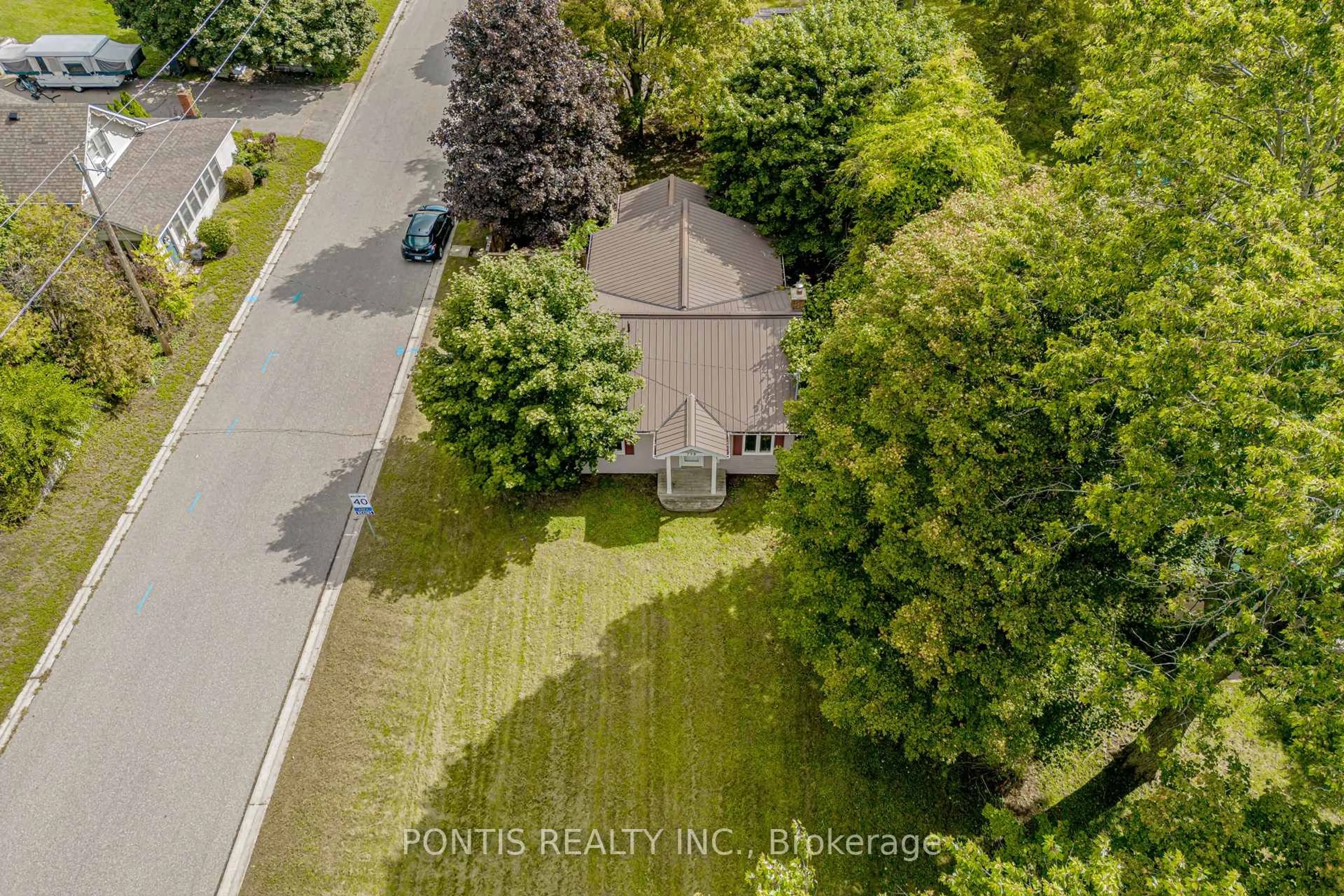 A pic from outside/outdoor area/front of a property/back of a property/a pic from drone, street for 738 MOUNT PLEASANT Rd, Brant Ontario N0E 1K0