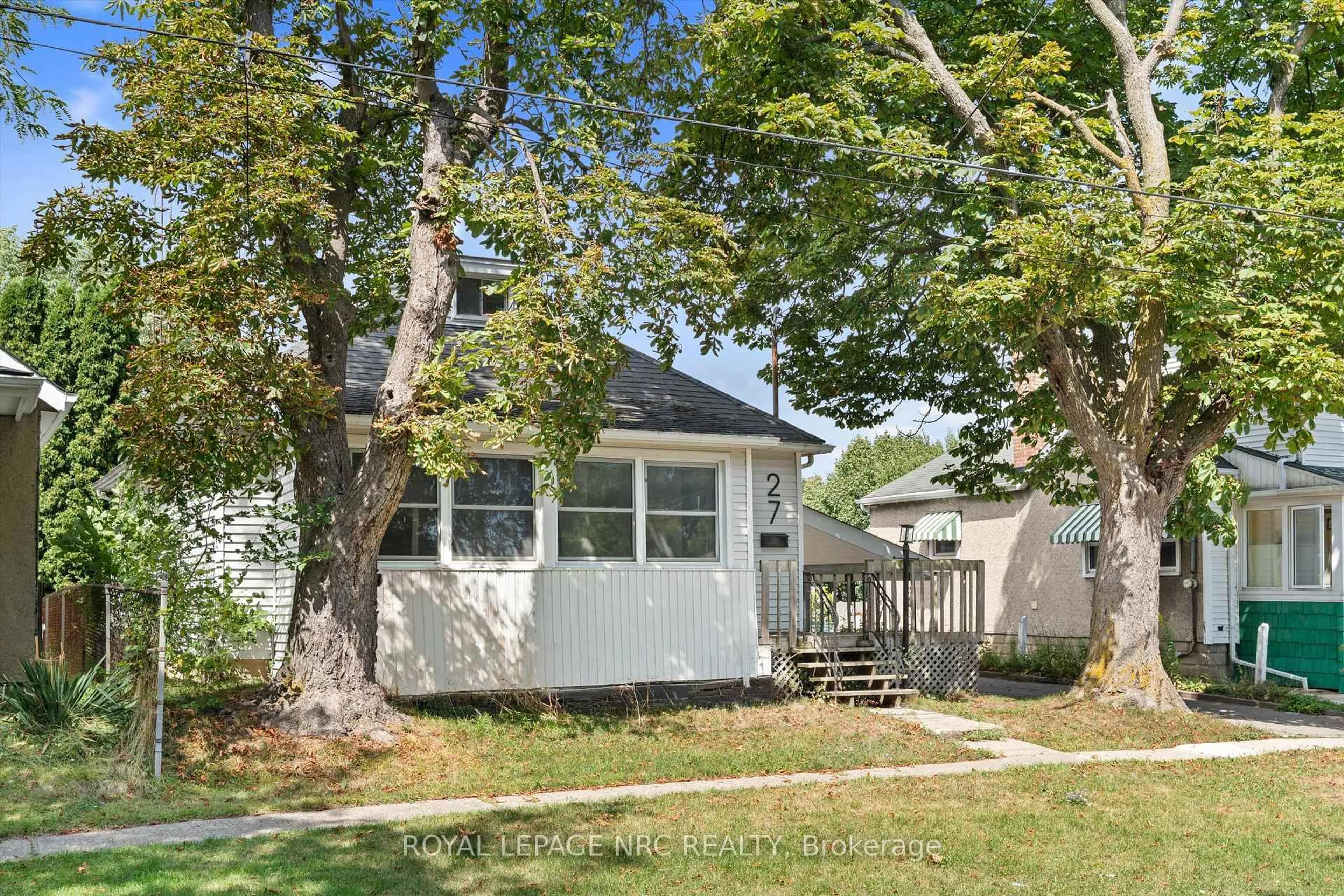 Unknown for 27 Maplecrest Ave, St. Catharines Ontario L2T 1A7