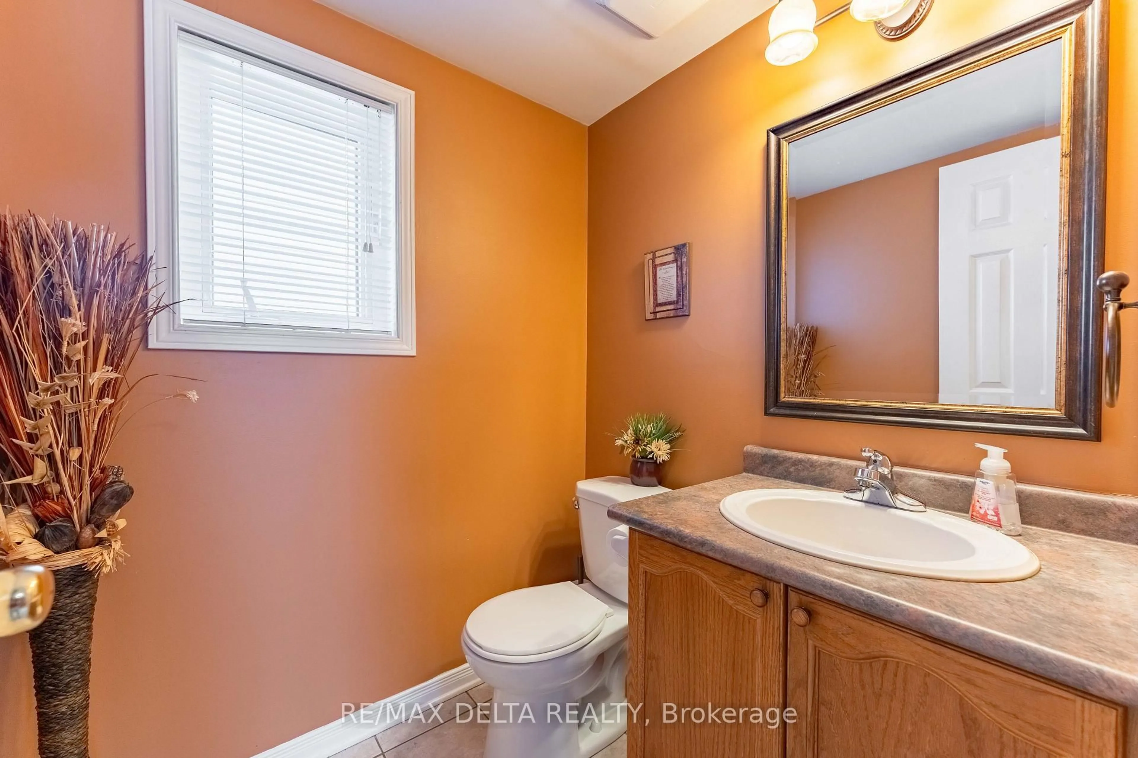 Standard bathroom, ceramic/tile floor for 1610 Duplante Ave, Orleans Ontario K4A 4A2