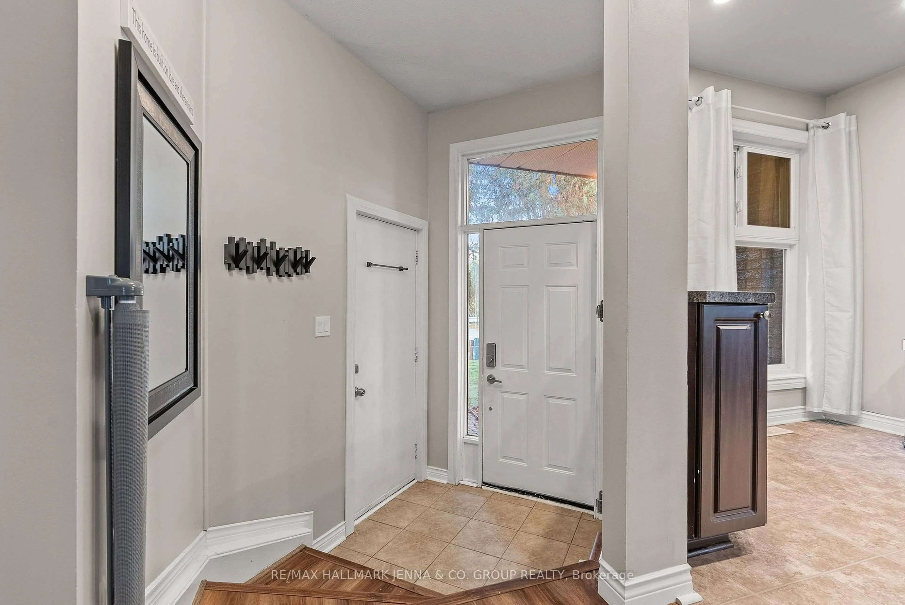 Indoor entryway for 8 Alfa St, Ottawa Ontario K2J 3S5