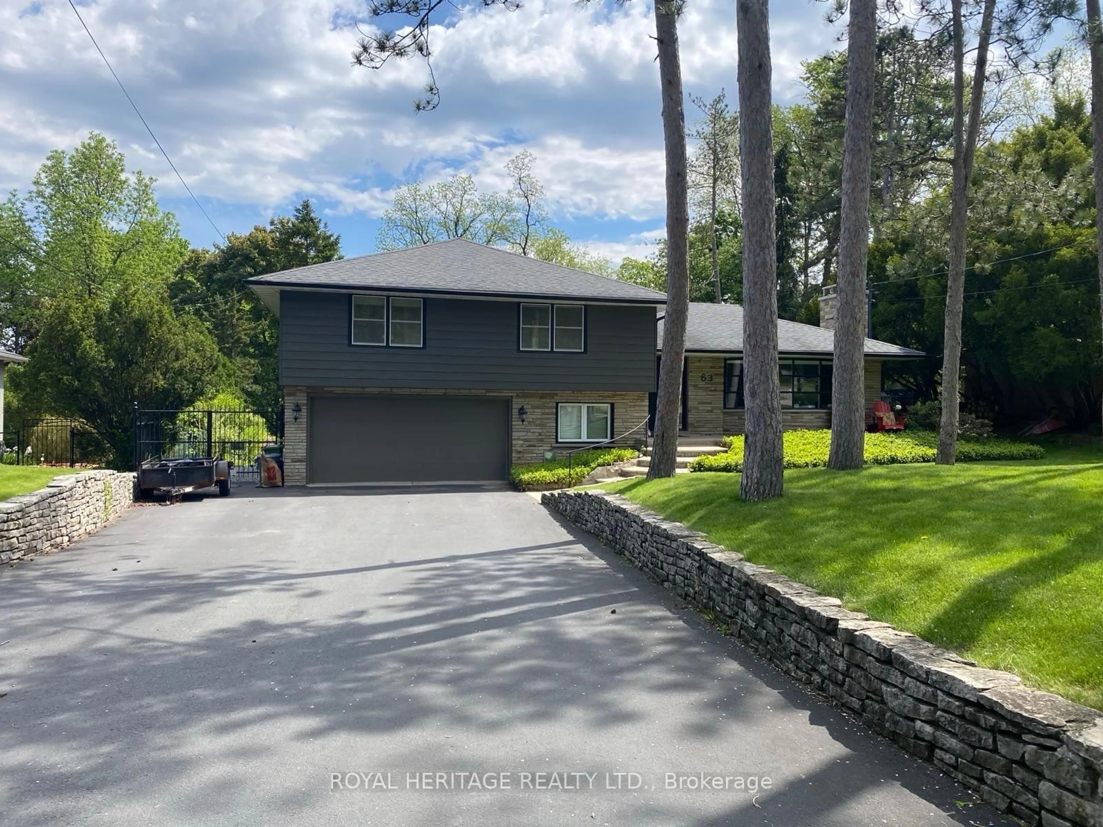 A pic from outside/outdoor area/front of a property/back of a property/a pic from drone, street for 63 Cait Crt, Hamilton Ontario L5G 1M3