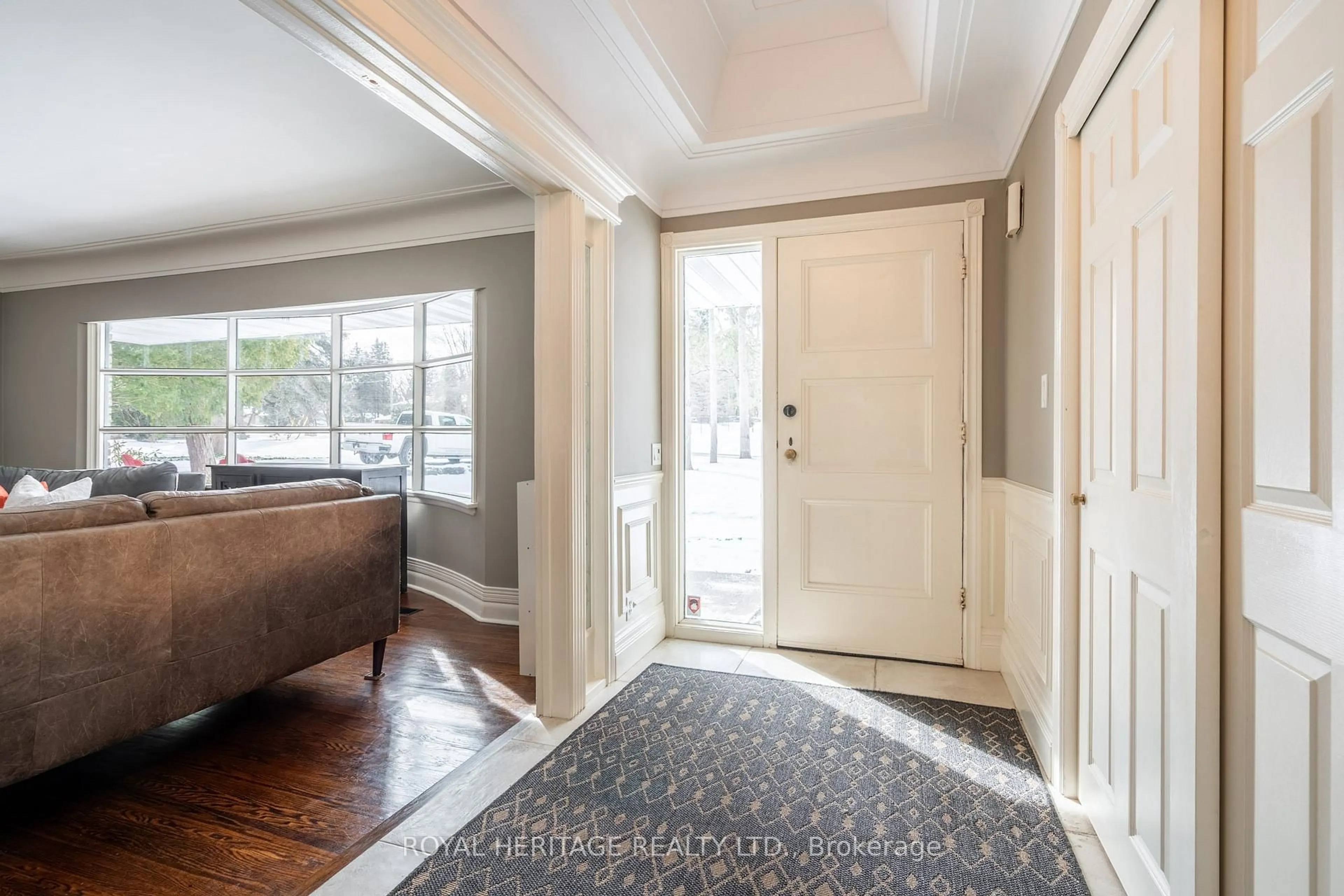 Indoor entryway for 63 Cait Crt, Hamilton Ontario L5G 1M3