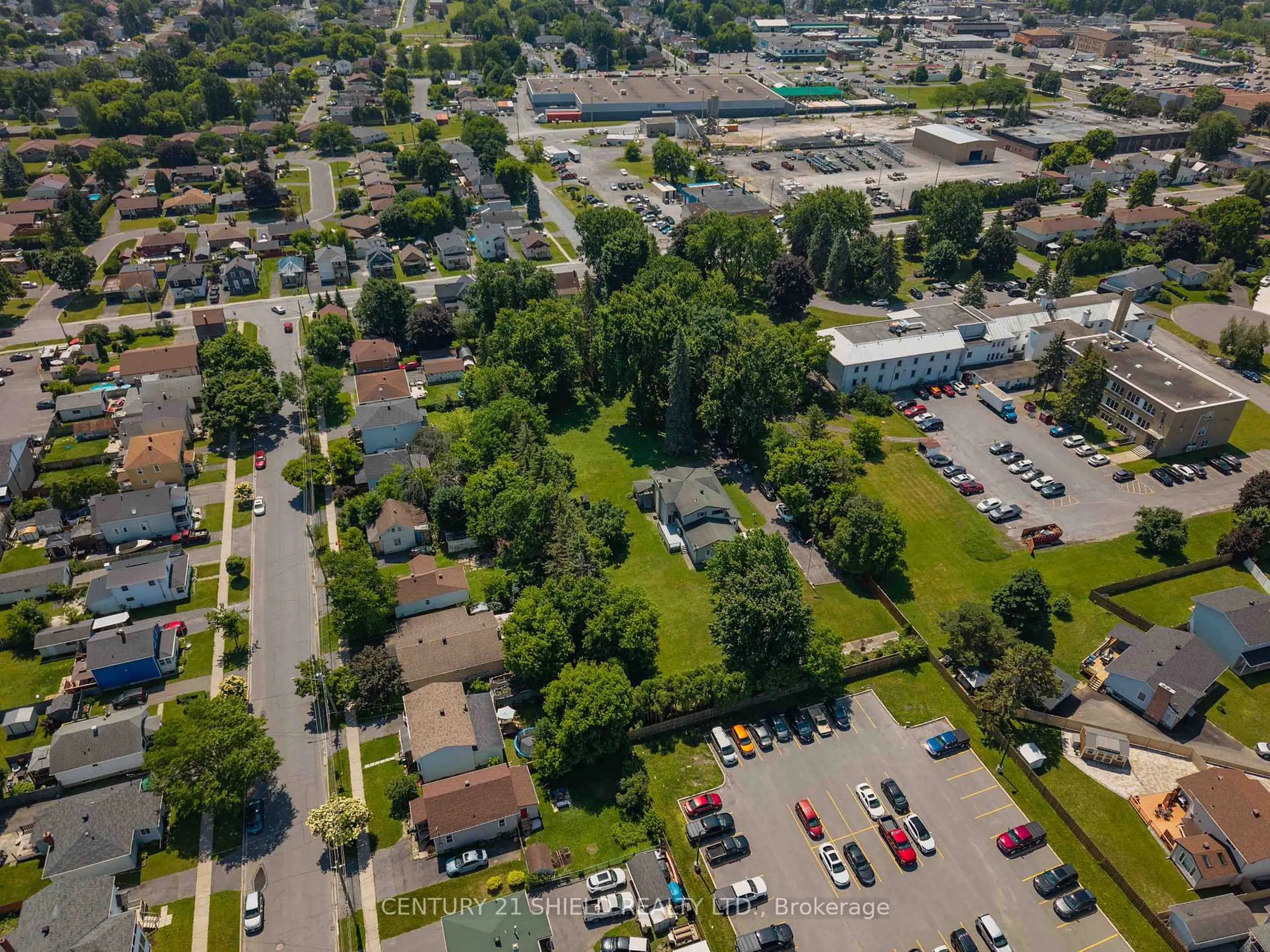A pic from outside/outdoor area/front of a property/back of a property/a pic from drone, street for 315 Eleventh St, Cornwall Ontario K6H 2Y6