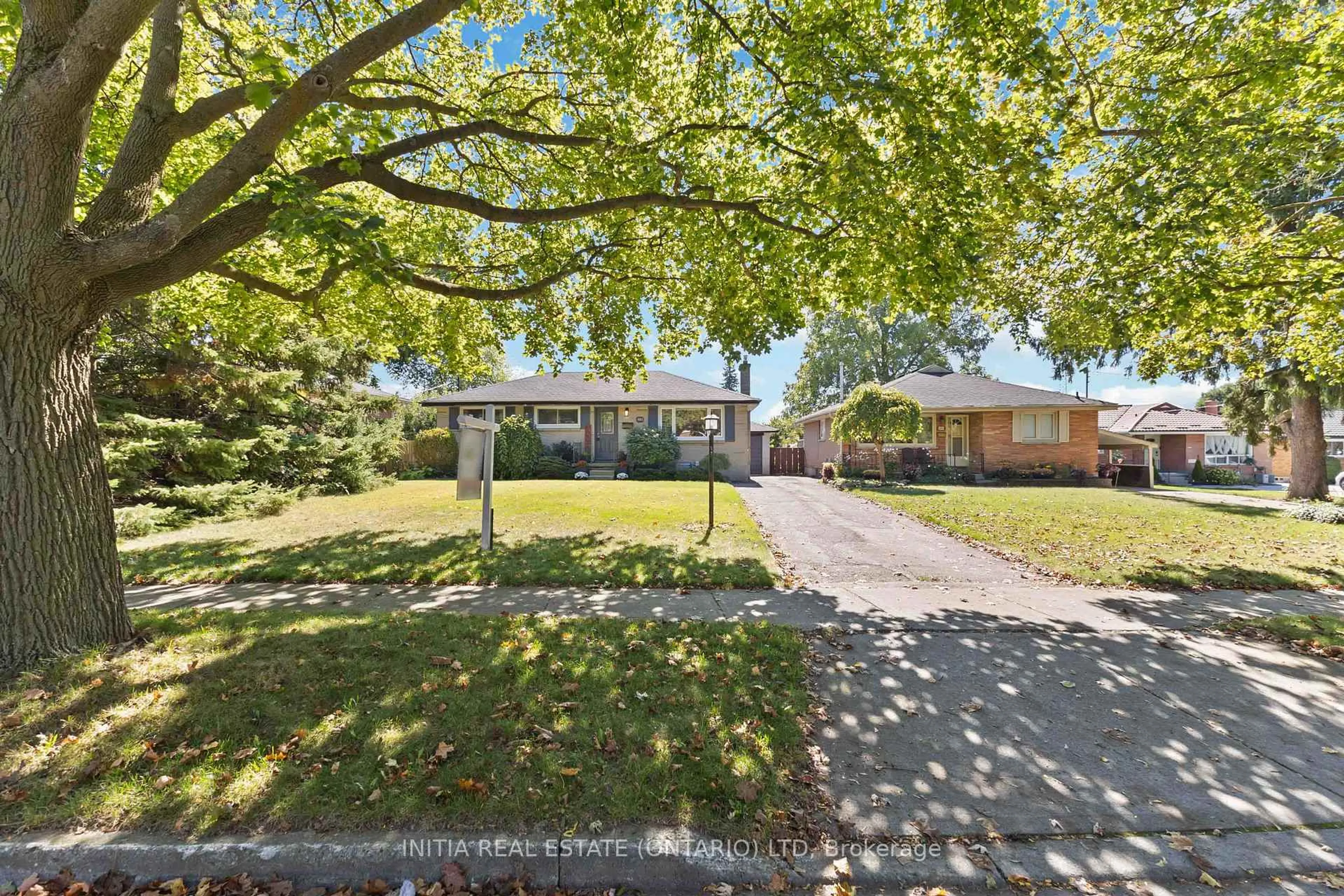 A pic from outside/outdoor area/front of a property/back of a property/a pic from drone, street for 1803 Whitehall Dr, London East Ontario N5W 1Z2