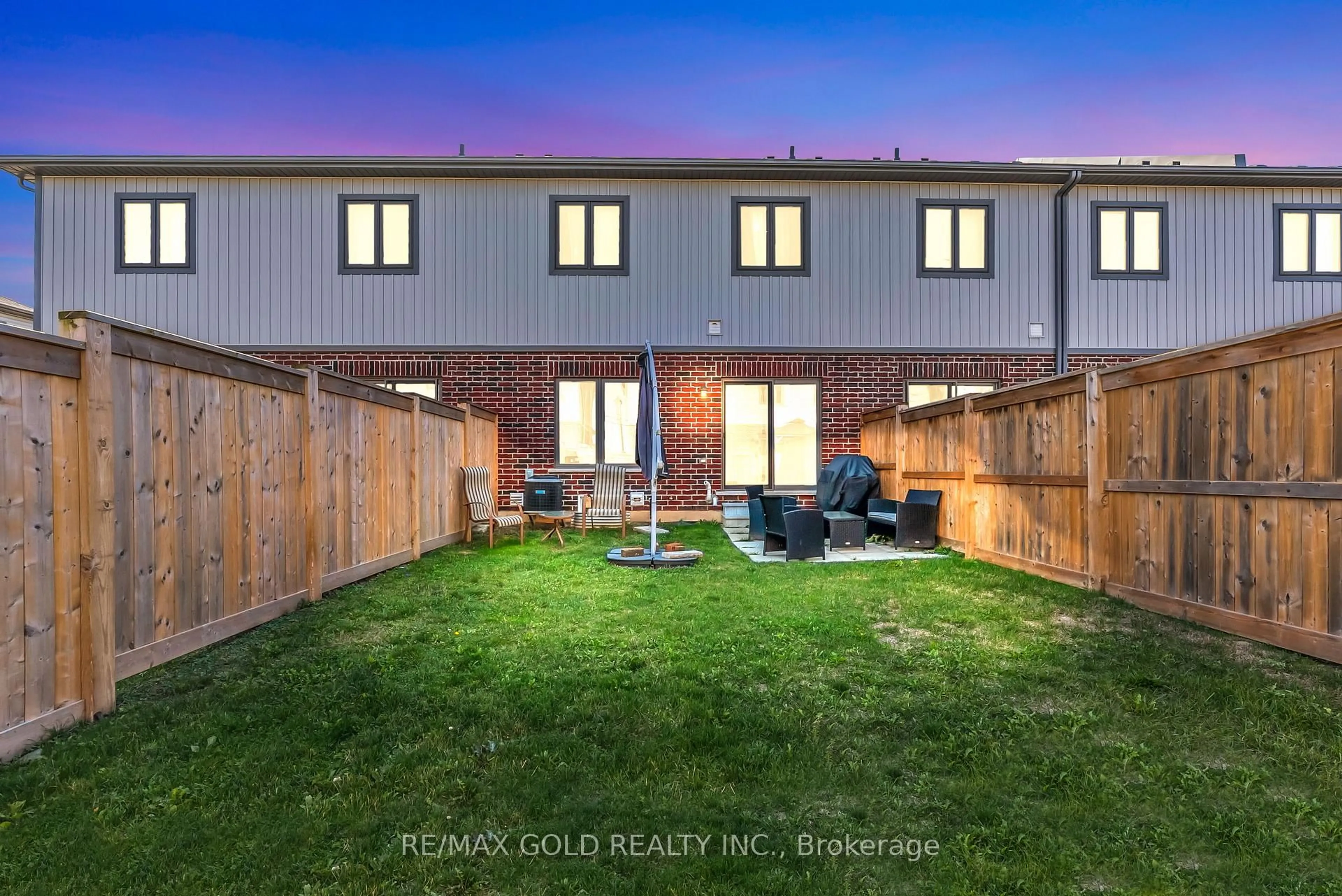 A pic from outside/outdoor area/front of a property/back of a property/a pic from drone, unknown for 73 Severino Circ, West Lincoln Ontario L0R 2A0