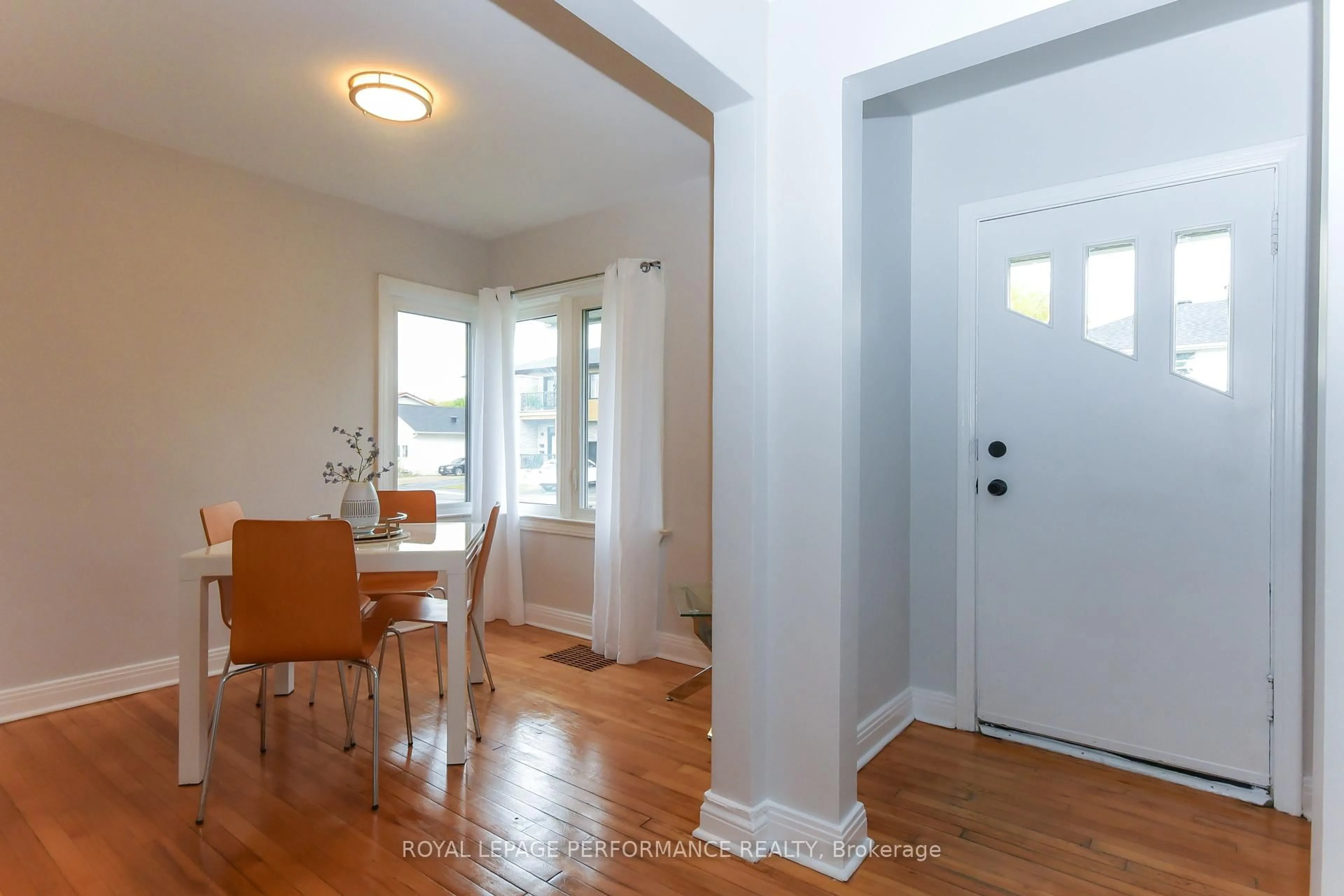 Indoor entryway for 274 Queen Mary St, Ottawa Ontario K1K 1X2