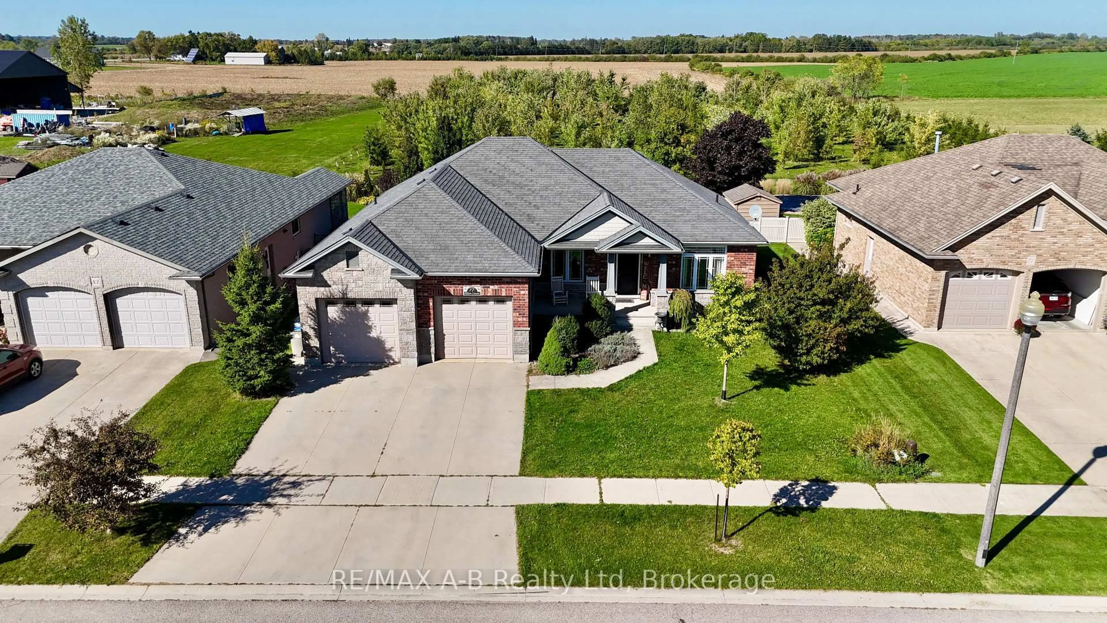 A pic from outside/outdoor area/front of a property/back of a property/a pic from drone, street for 77 Millson Cres, St. Marys Ontario N4X 1A0