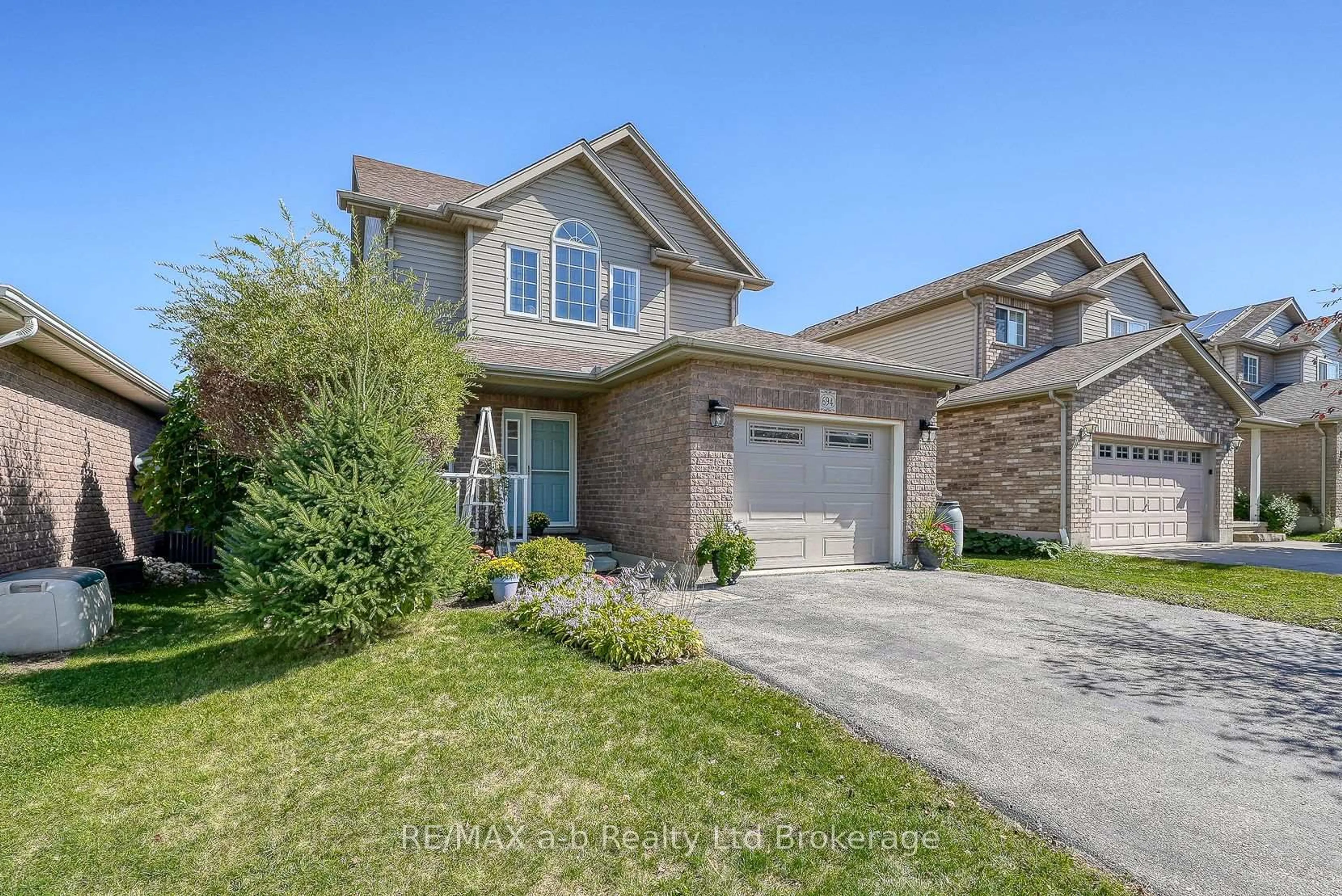 Home with brick exterior material, street for 694 Southwood Way, Woodstock Ontario N4V 1H5