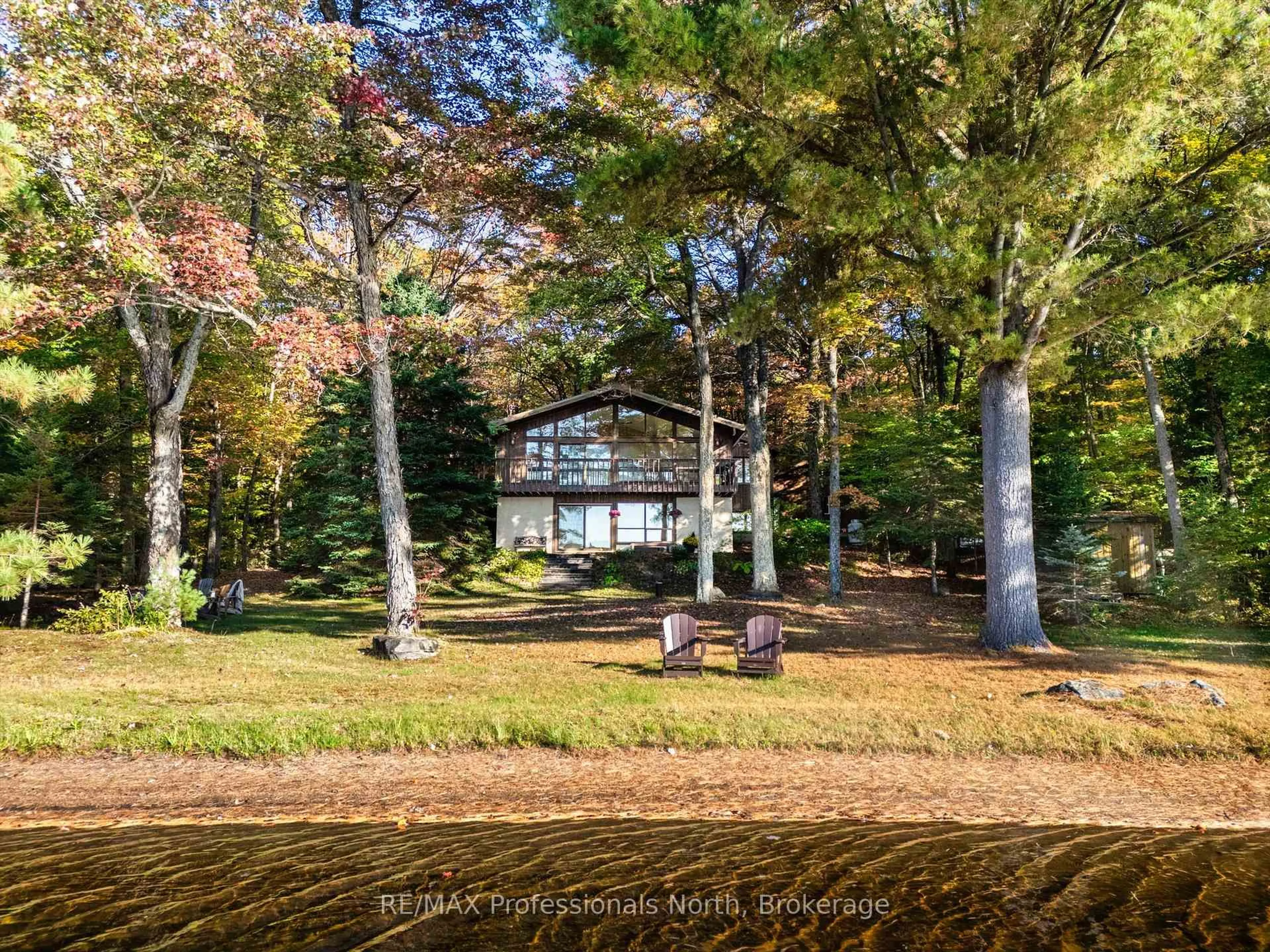 A pic from outside/outdoor area/front of a property/back of a property/a pic from drone, water/lake/river/ocean view for 293 OTTER LAKE Rd, Huntsville Ontario P1H 2J3