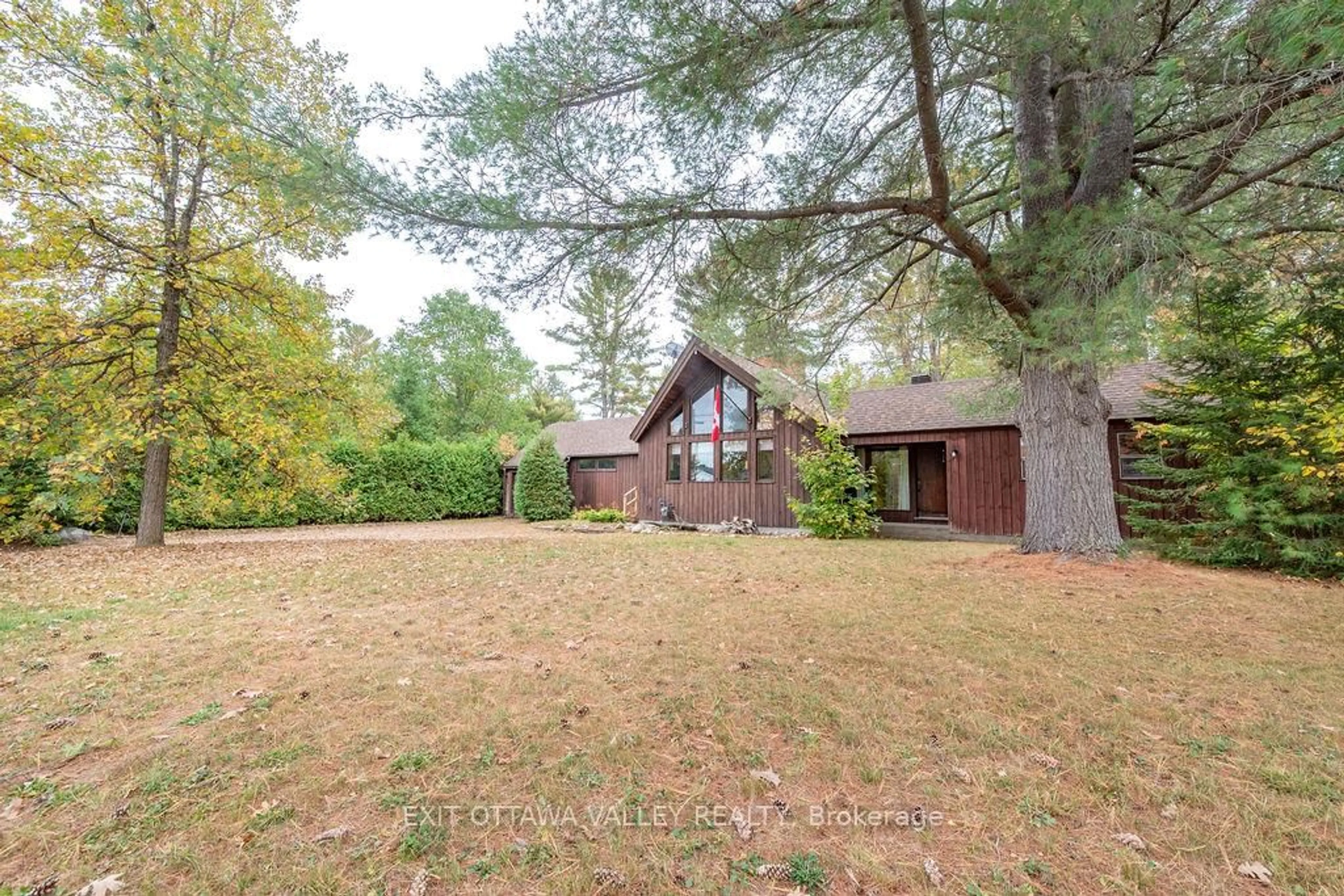 A pic from outside/outdoor area/front of a property/back of a property/a pic from drone, unknown for 53 James St, Deep River Ontario K0J 1P0