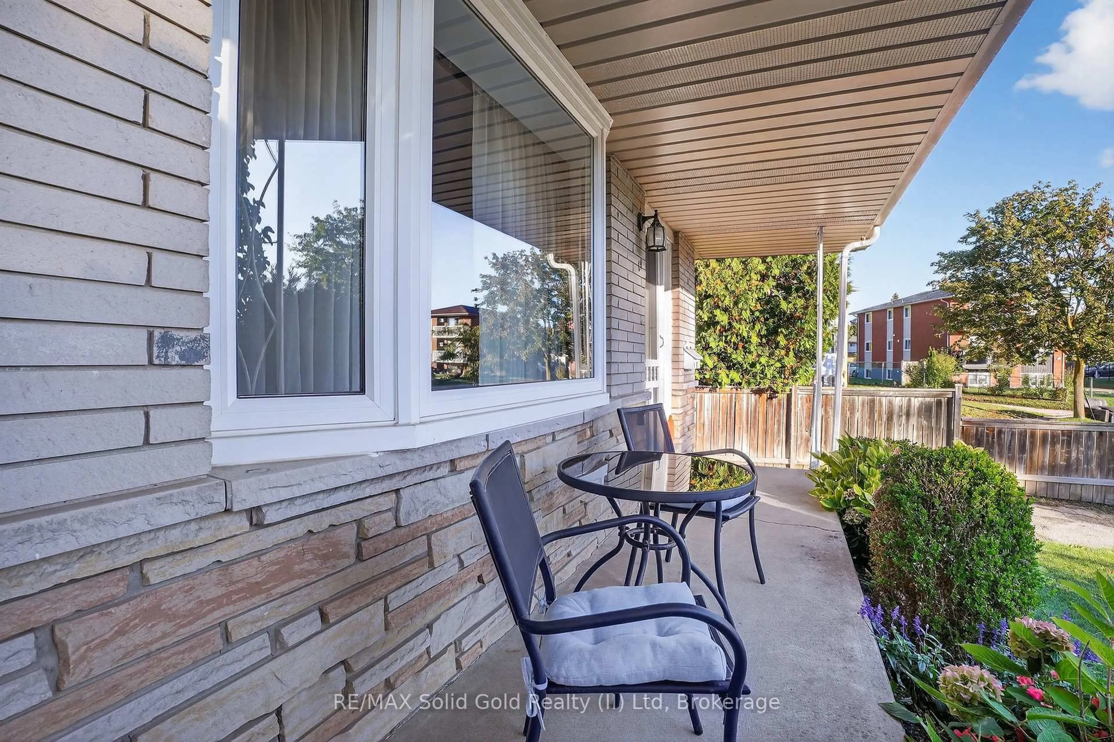 Patio, street for 14 Carnaby Cres, Kitchener Ontario N2A 1M7
