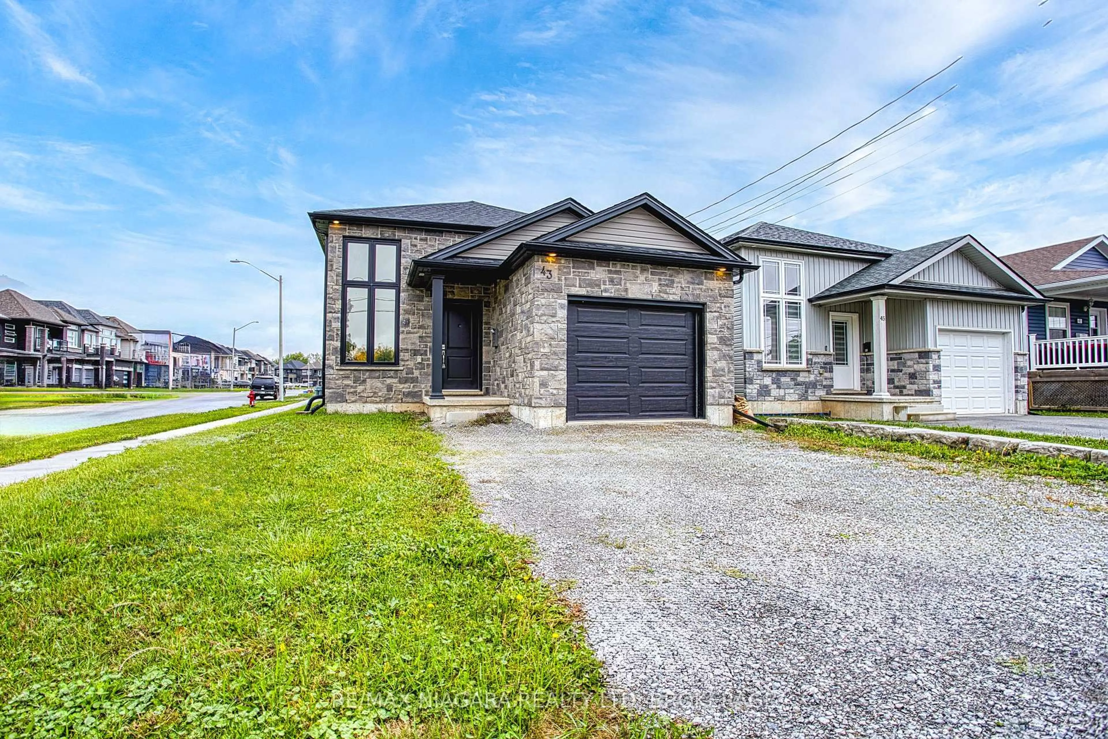 Home with brick exterior material, street for 43 Sauer Ave, Welland Ontario L3B 0C7