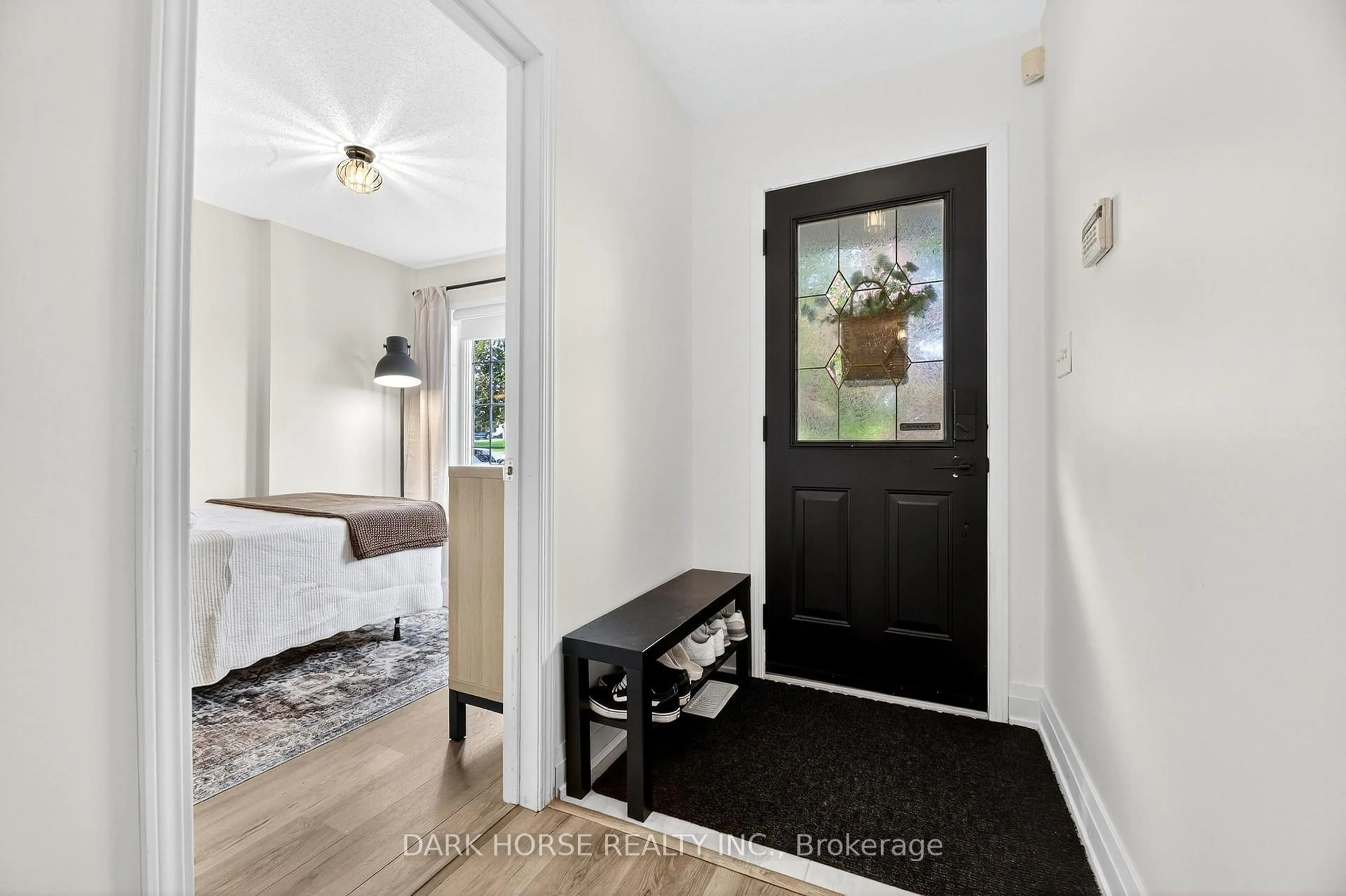 Indoor entryway for 1401 Hancox Crt, Peterborough Ontario K9K 2M2