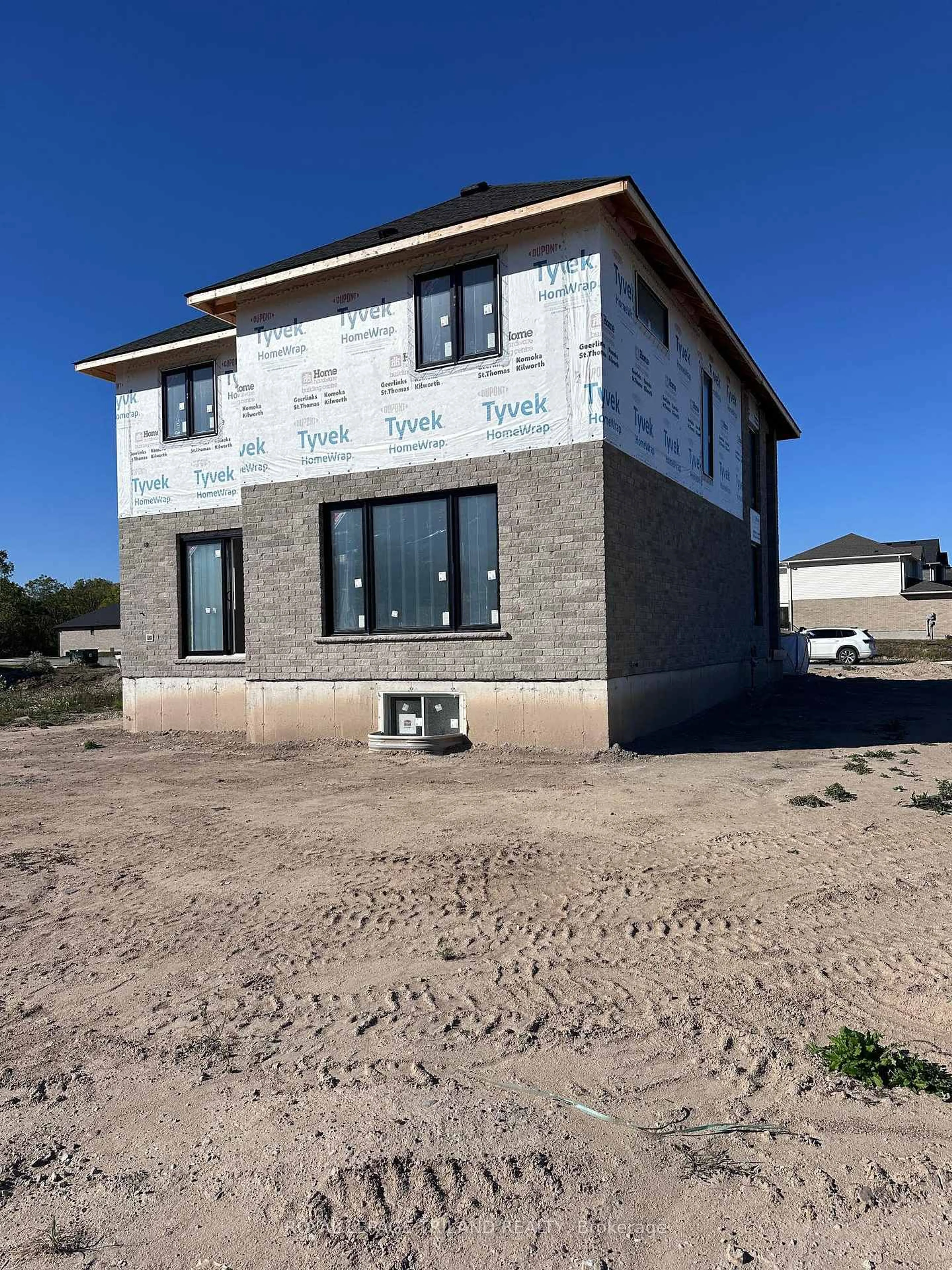 Home with brick exterior material, building for 116 ASPEN Pkwy, Aylmer Ontario N5H 3H7