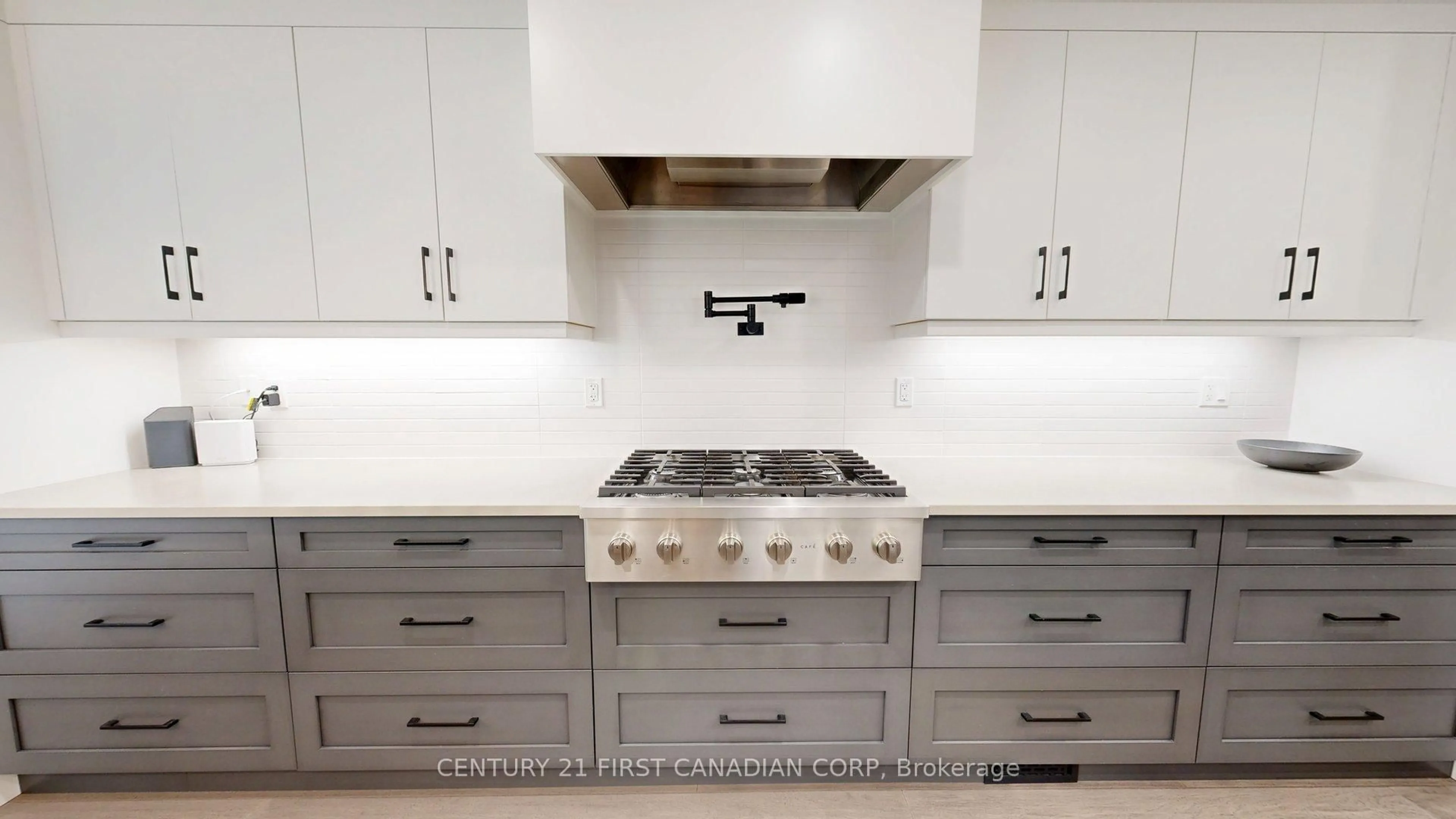 Contemporary kitchen, ceramic/tile floor for 527 TOPPING Lane, London South Ontario N6J 3M8