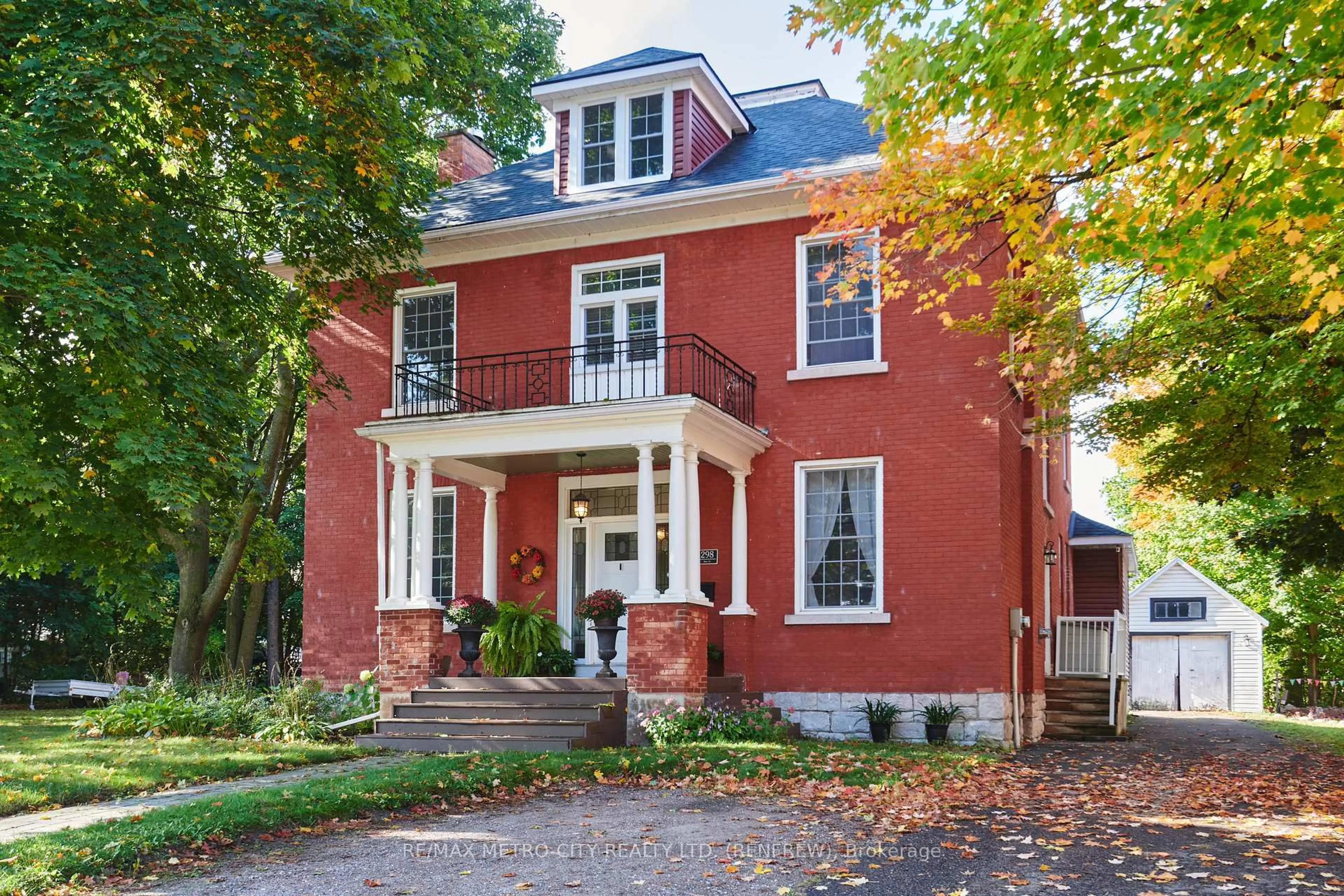Home with brick exterior material, street for 298 Barr St, Renfrew Ontario K7V 1J8