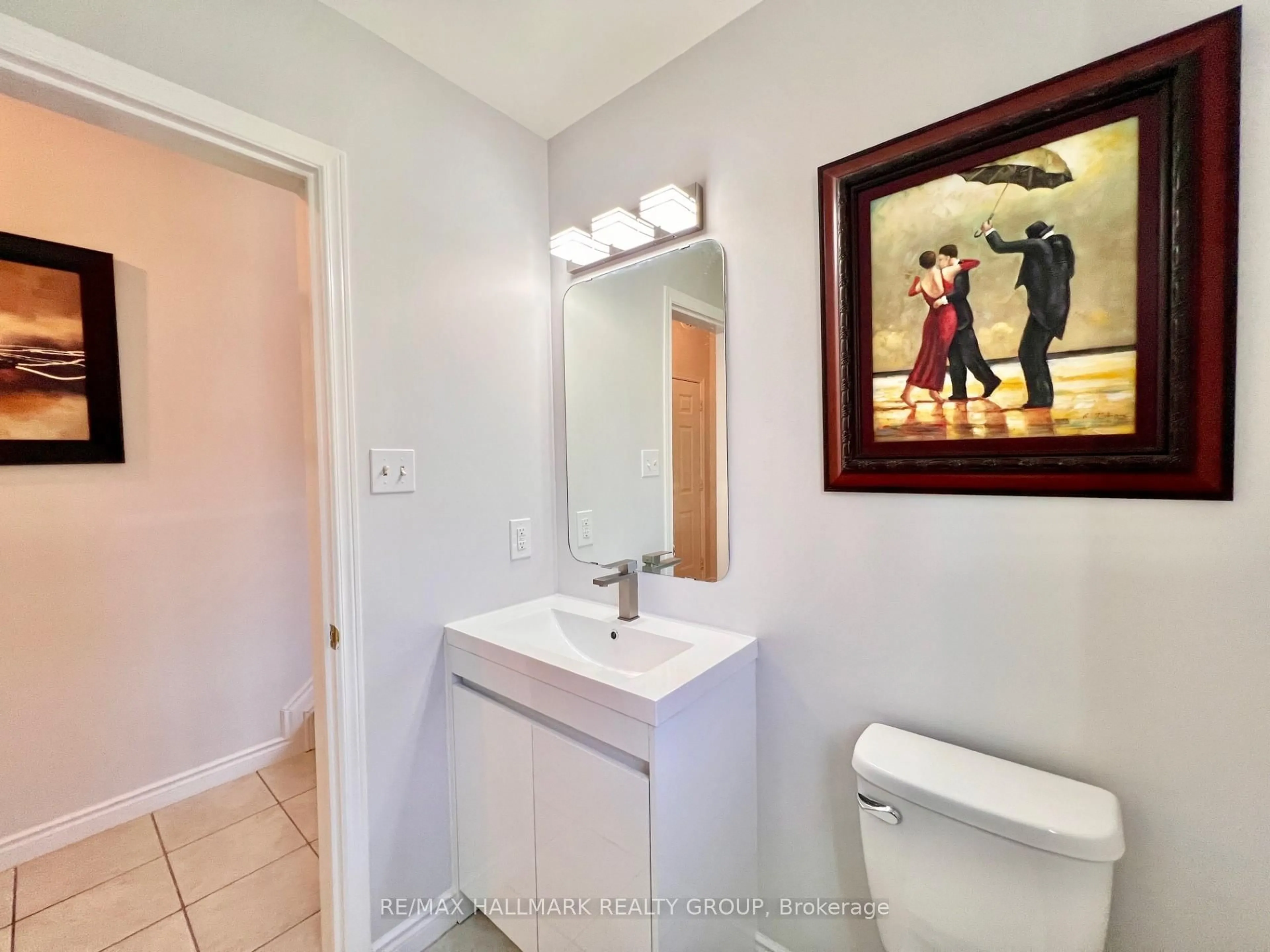 Standard bathroom, ceramic/tile floor for 4 Valemont St St, Ottawa Ontario K2G 6W2
