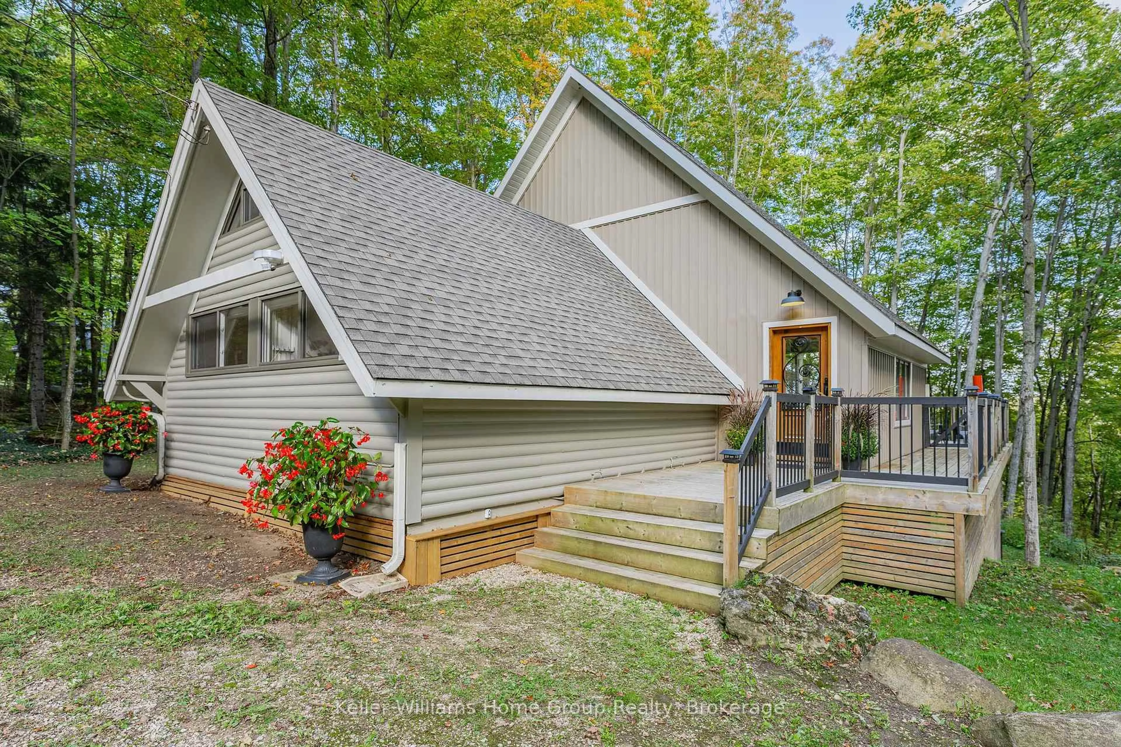 Home with vinyl exterior material, mountain view for 219 Bowles Bluff Rd, Grey Highlands Ontario L0C 1H0
