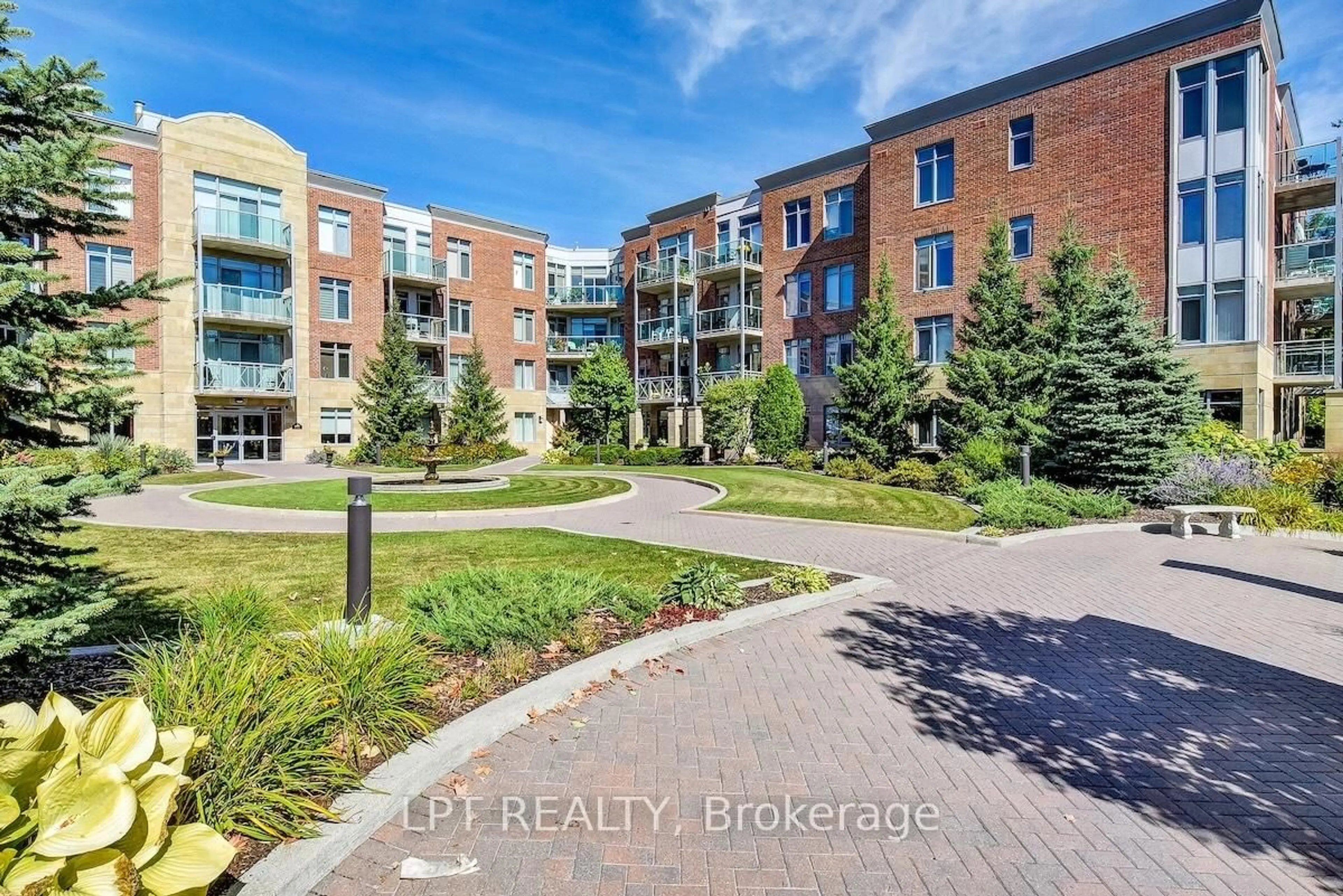 A pic from outside/outdoor area/front of a property/back of a property/a pic from drone, street for 205 Bolton St #102, Ottawa Ontario K1N 1K7