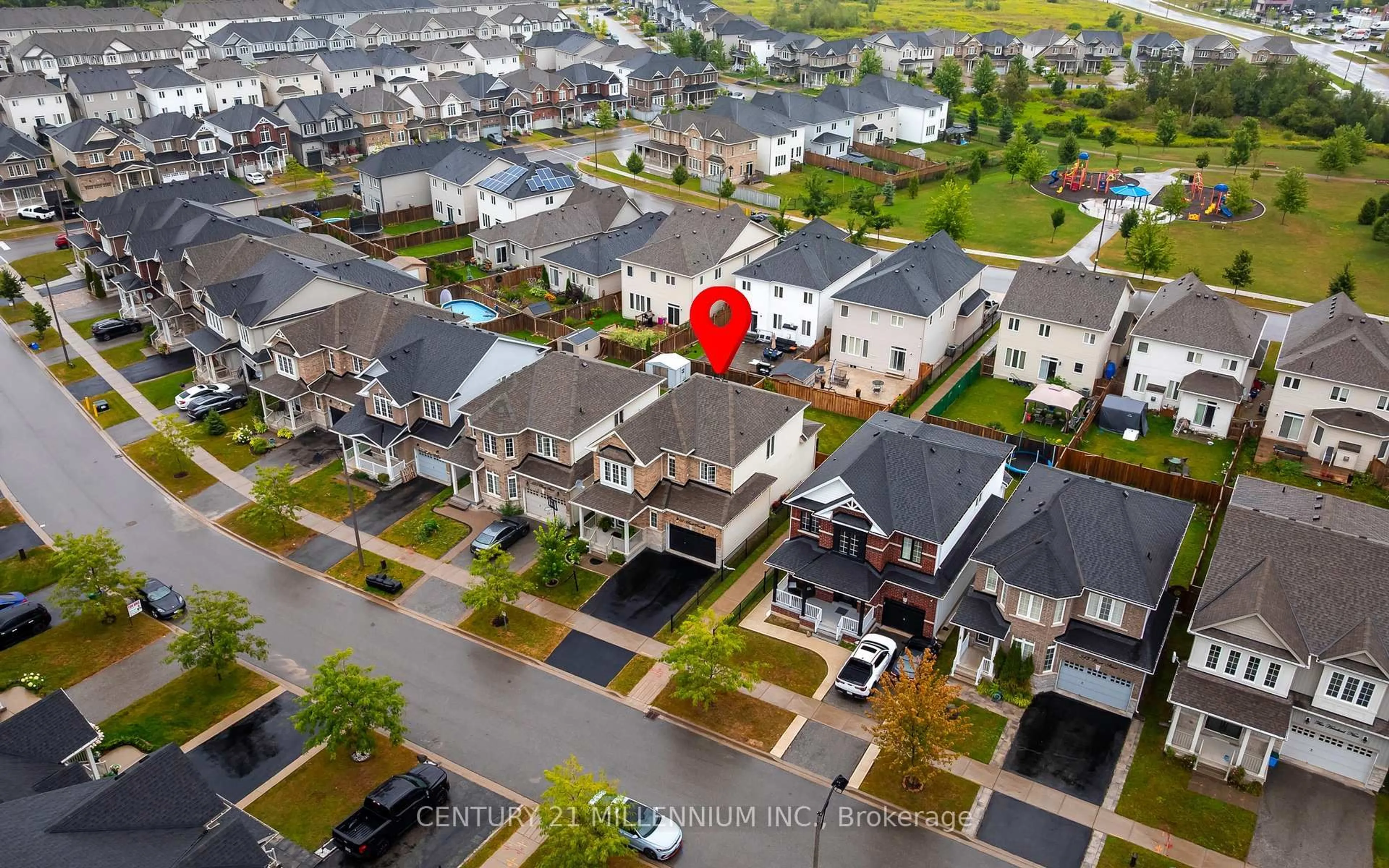 A pic from outside/outdoor area/front of a property/back of a property/a pic from drone, street for 521 Brett St, Shelburne Ontario L9V 3V5