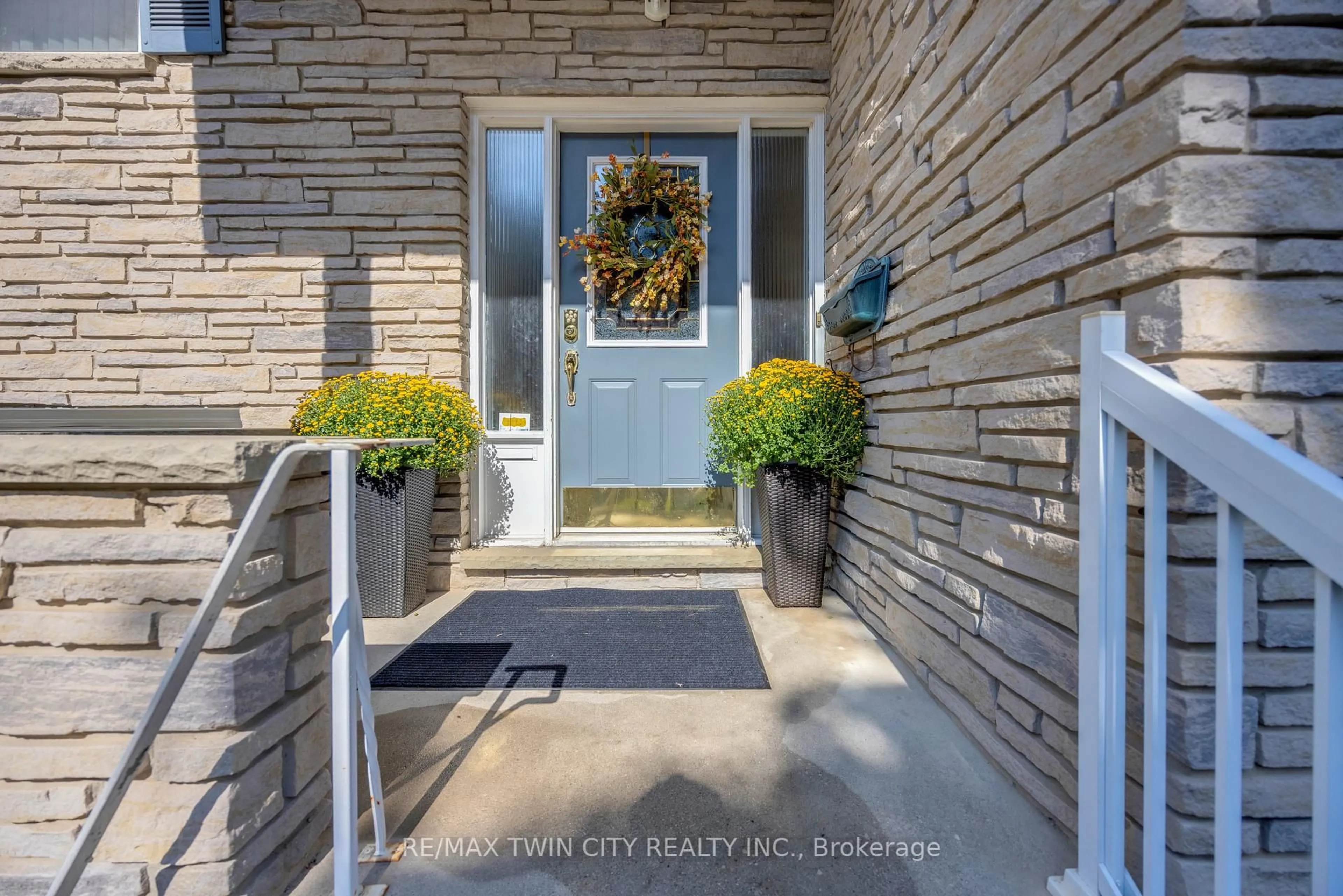 Indoor entryway for 34 Georgina St, Kitchener Ontario N2B 3N9