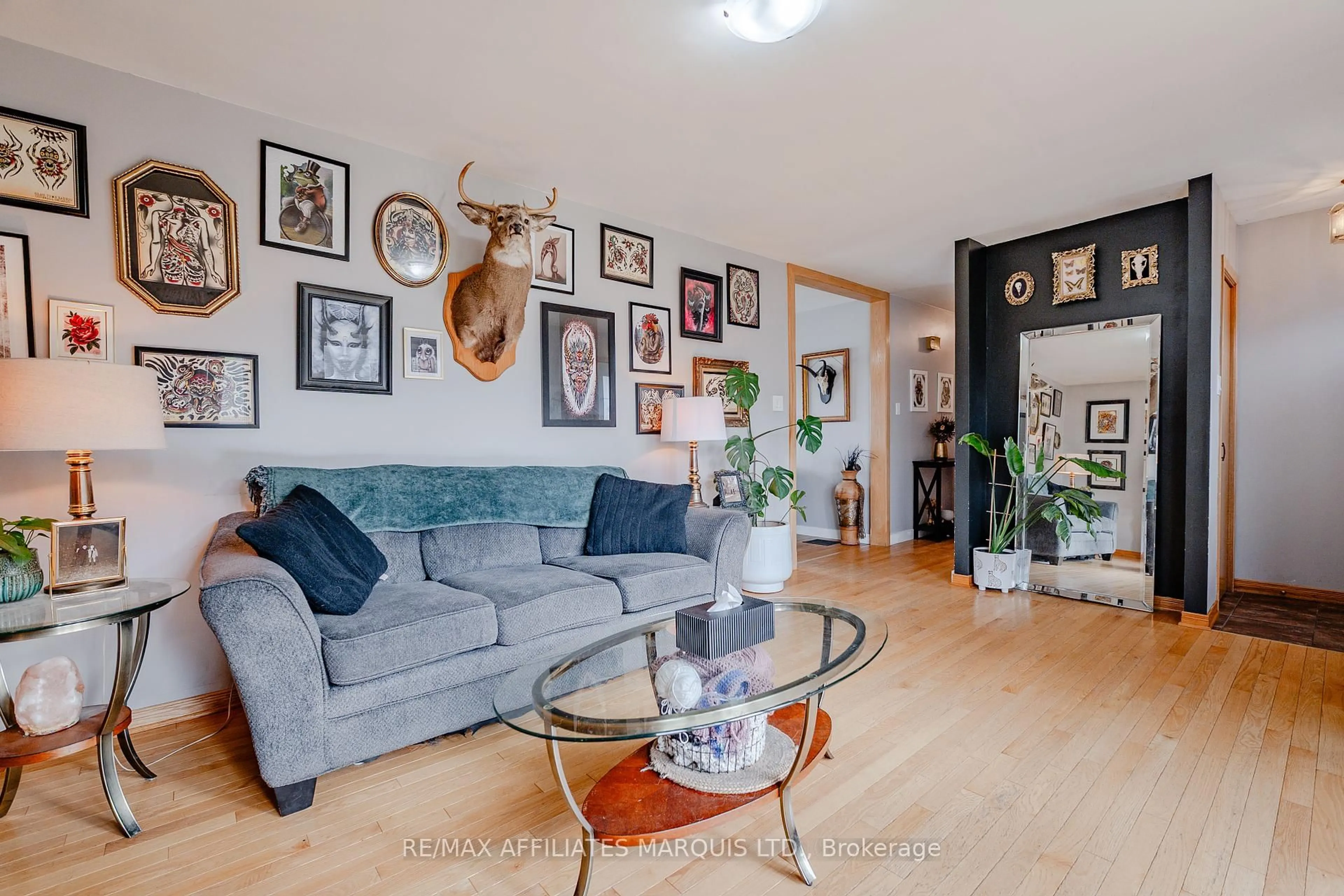 Living room with furniture, wood/laminate floor for 900 Osborne Ave, Cornwall Ontario K6J 1K6