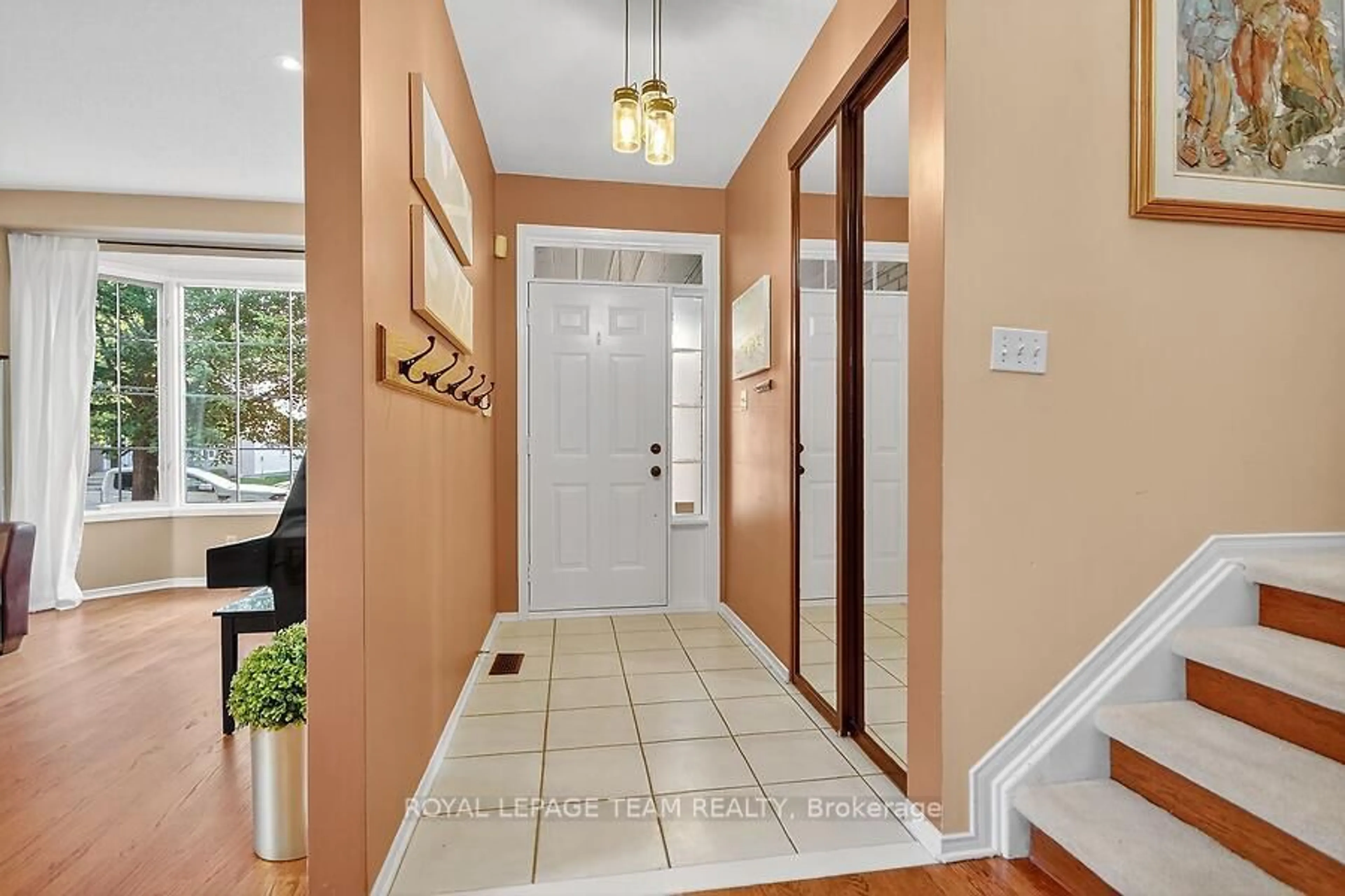 Indoor entryway for 22 Birchfield Ave, Kanata Ontario K2M 2N5