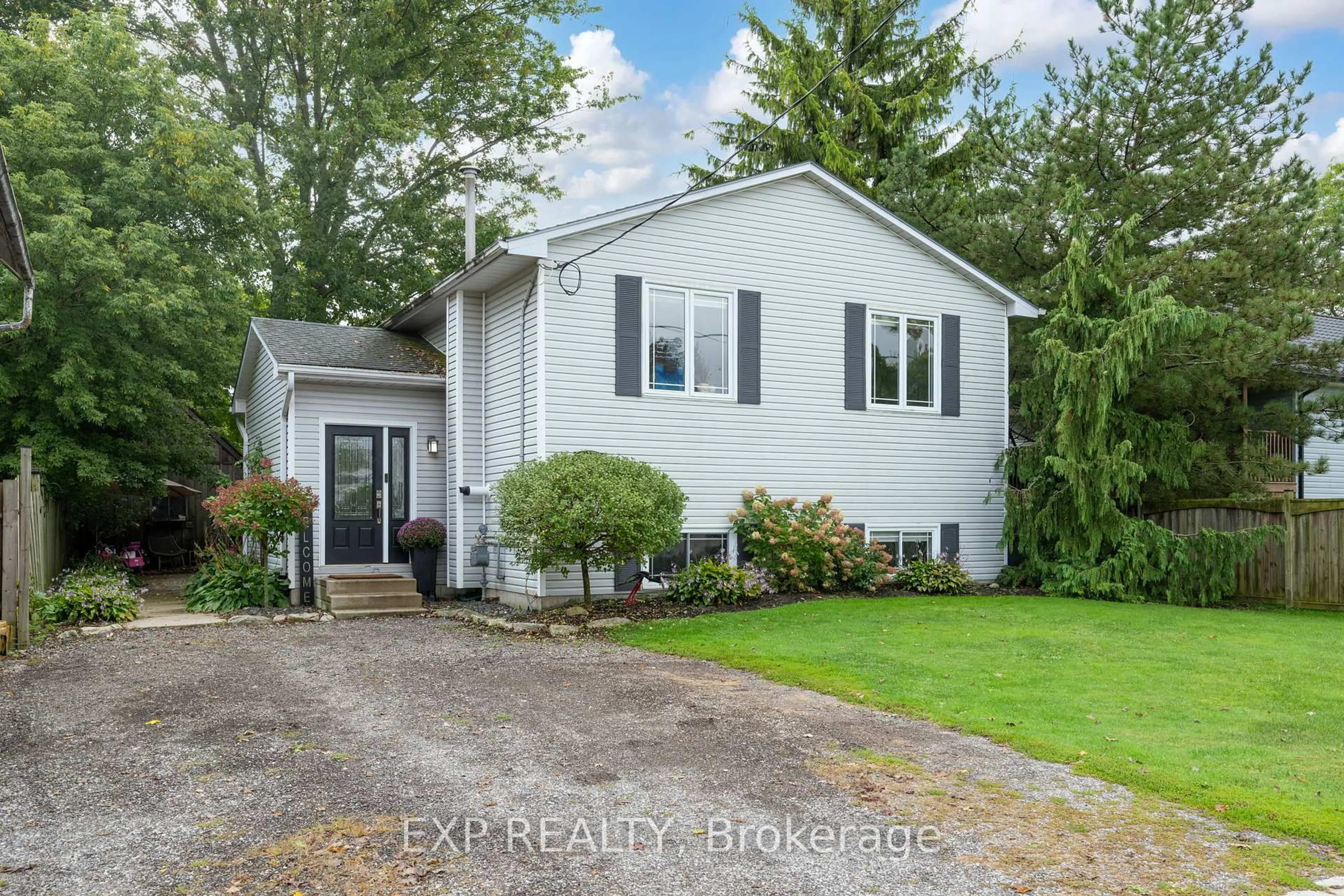 Home with vinyl exterior material, street for 272 MARY St, Dutton/Dunwich Ontario N0L 1J0