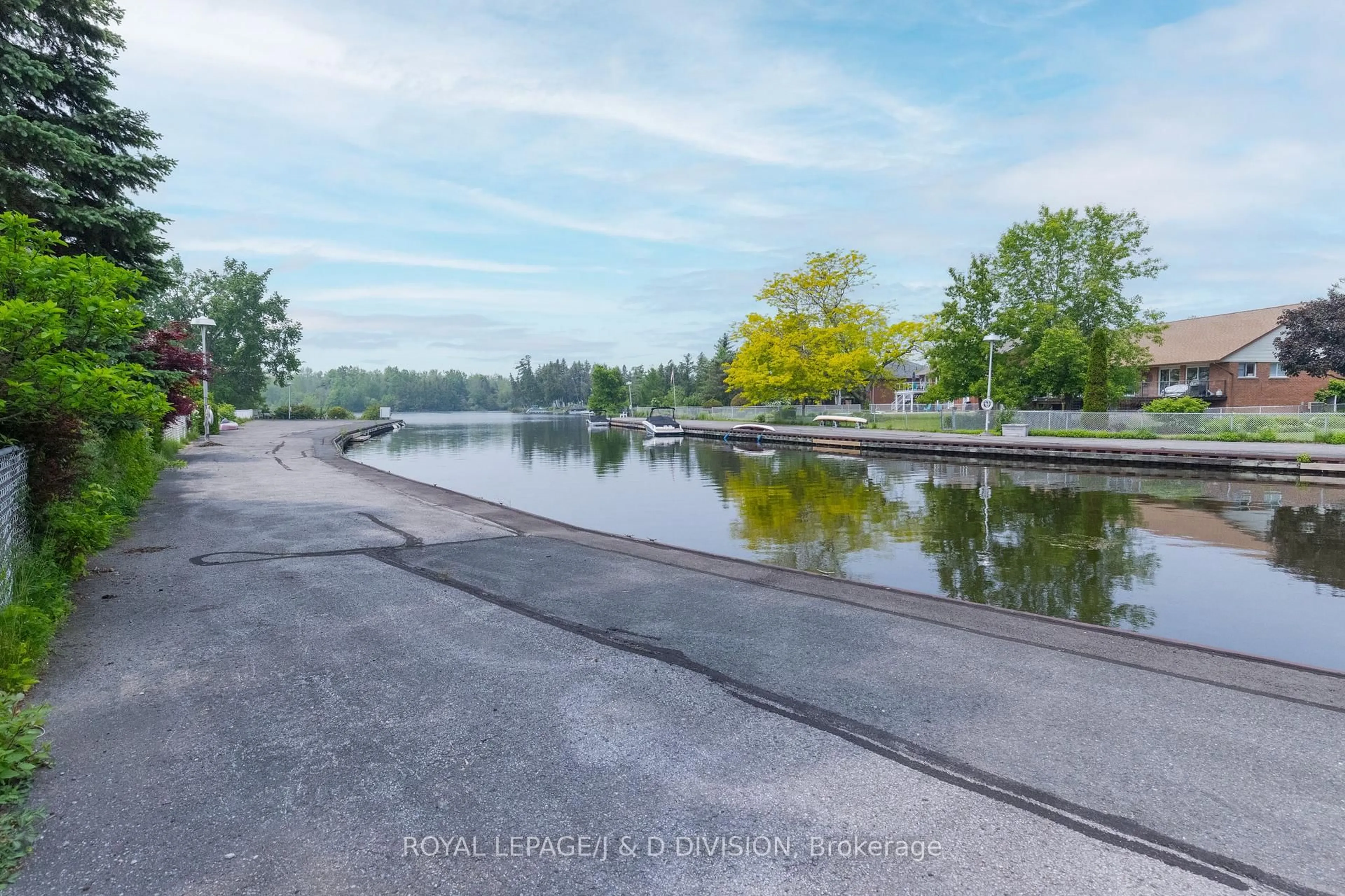 Blurry image for 9 Victoria Ave, Selwyn Ontario K0L 2H0
