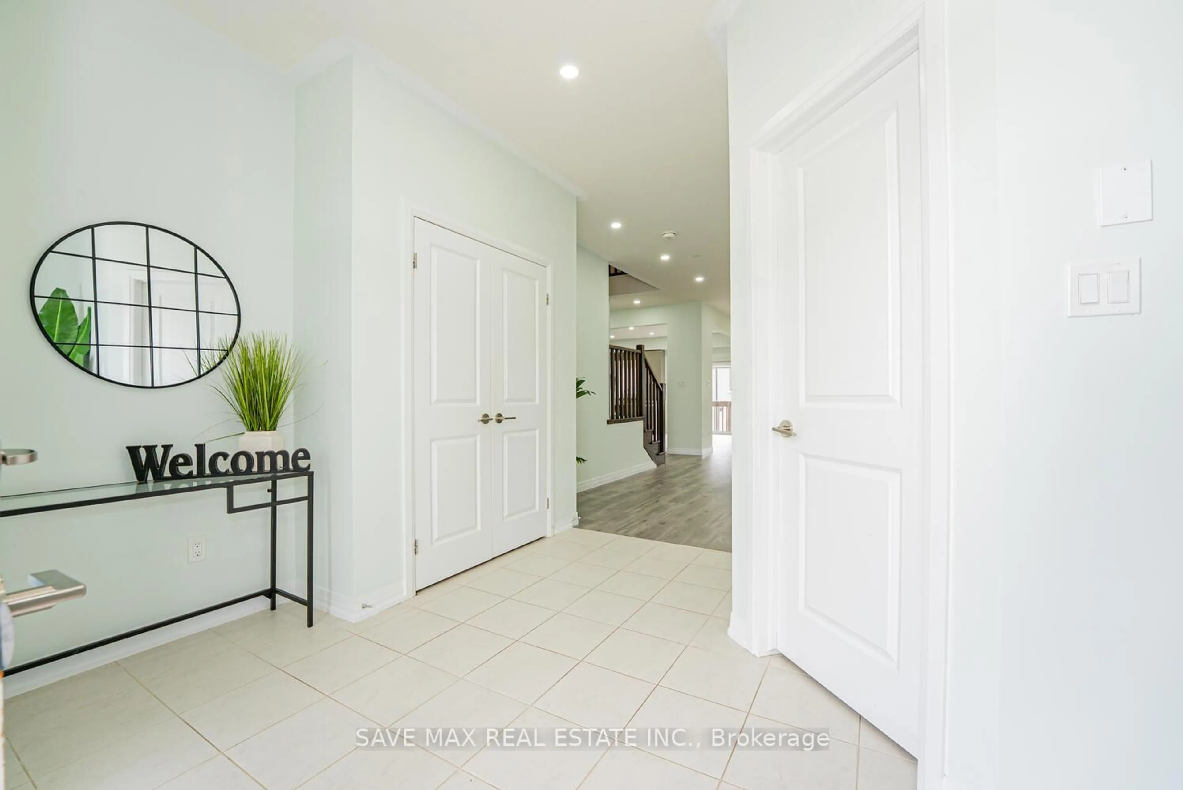 Indoor entryway for 14 Doug Foulds Way, Brant Ontario N3L 0K2