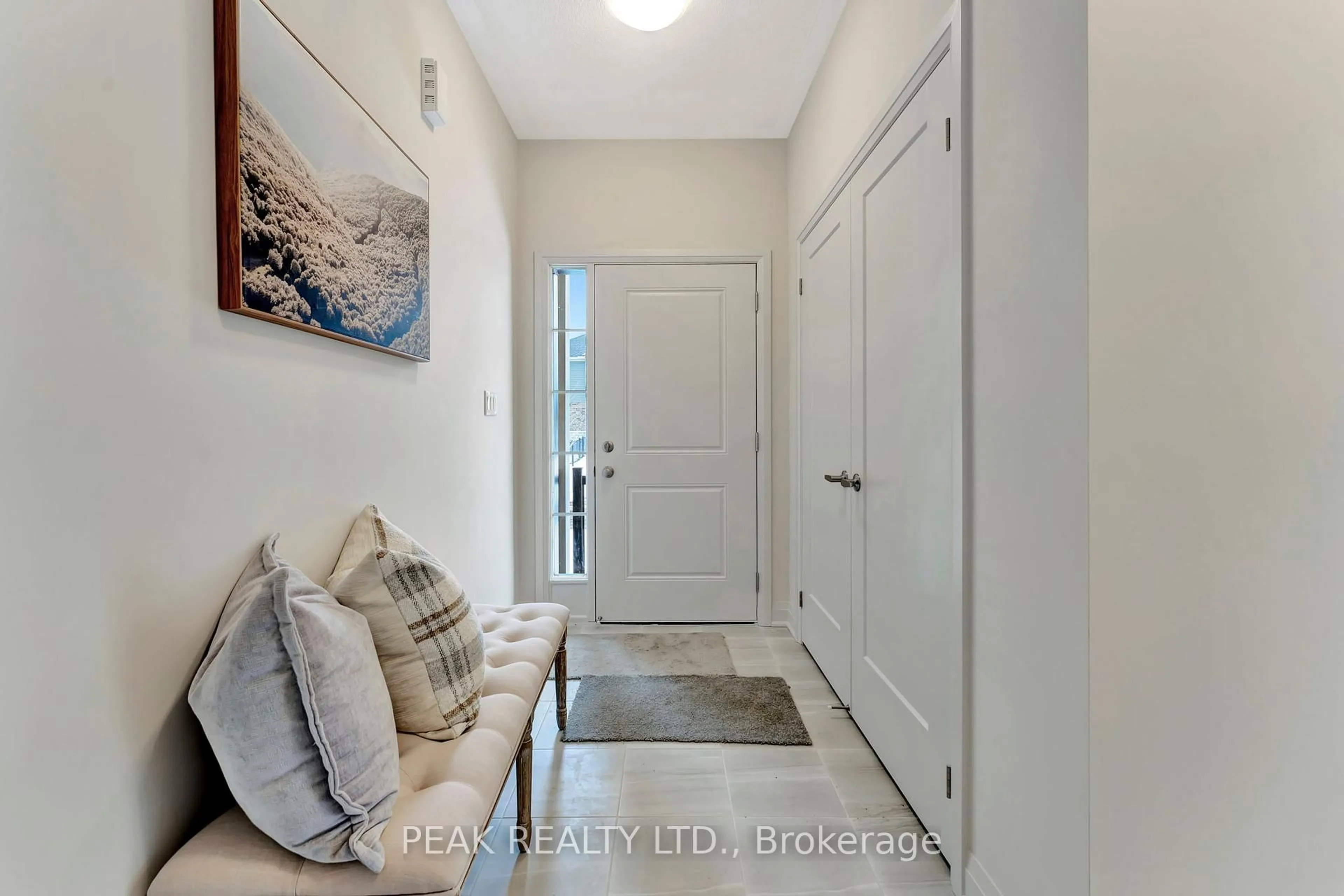 Indoor entryway for 230 Middleton St, Zorra Ontario N0M 2M0