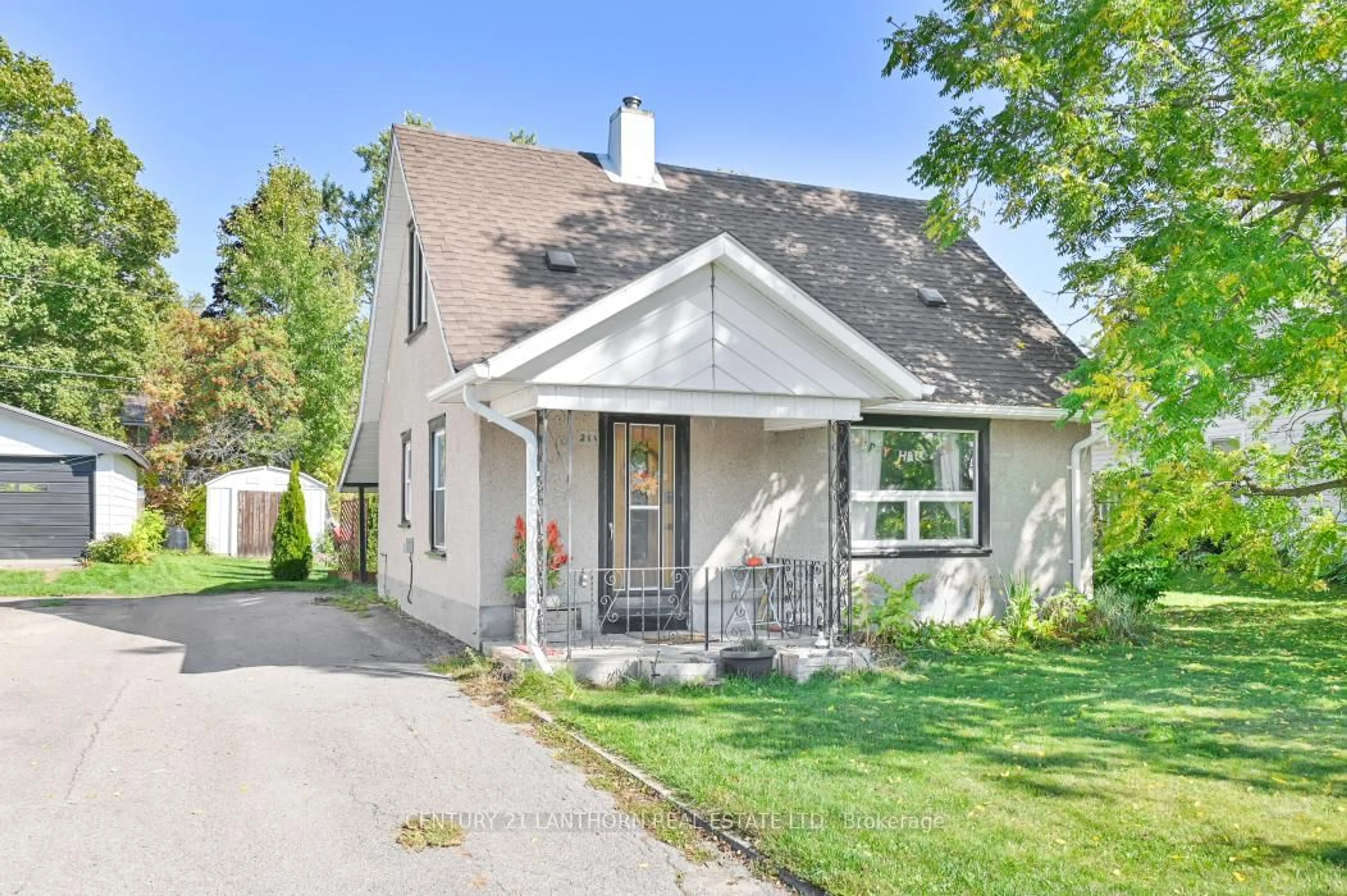 Home with vinyl exterior material, street for 211 North St, Stirling Ontario K0K 3E0