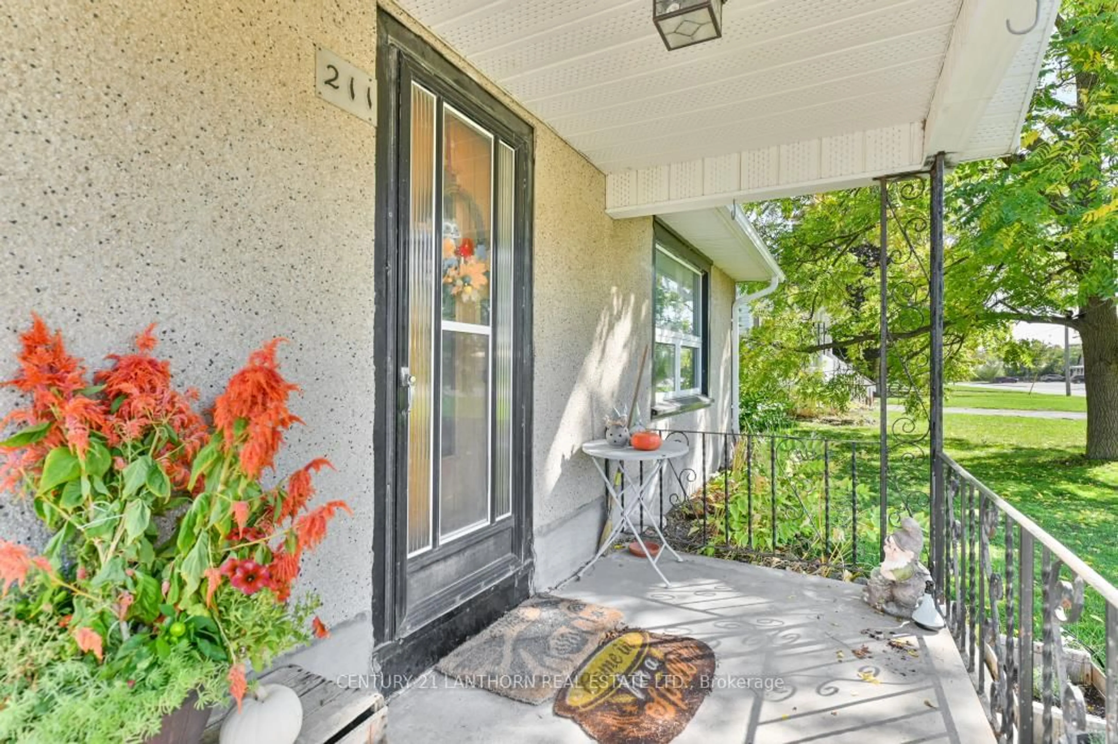 Indoor entryway for 211 North St, Stirling Ontario K0K 3E0