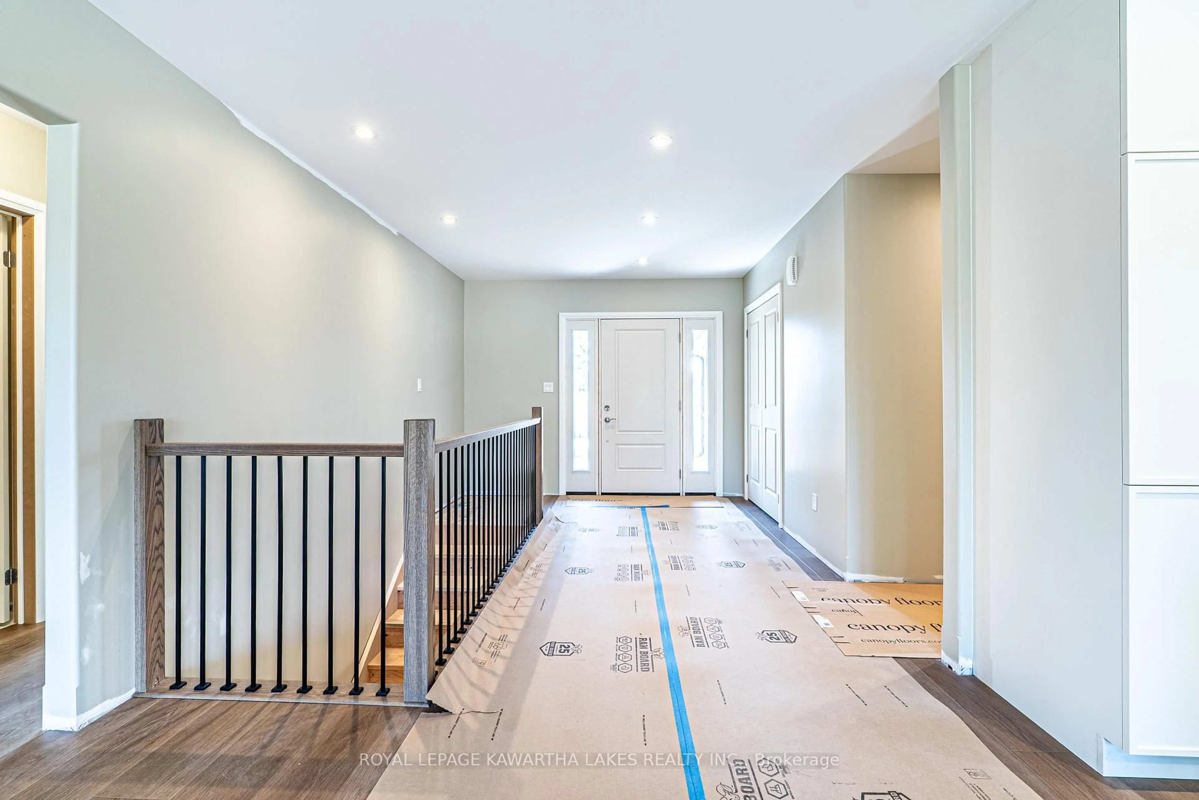 Indoor foyer for 6 Patrick St, Kawartha Lakes Ontario K0M 2B0