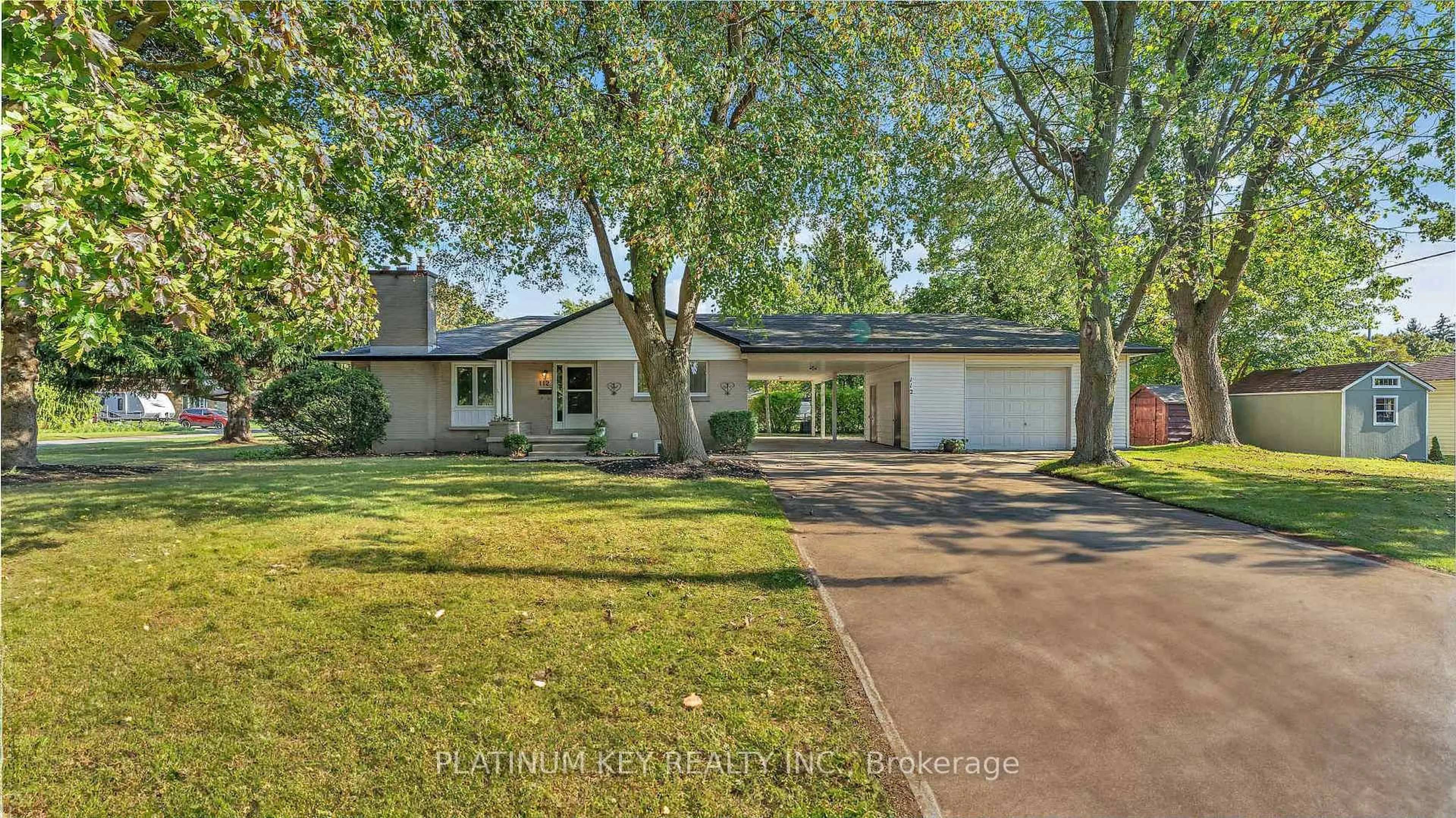 A pic from outside/outdoor area/front of a property/back of a property/a pic from drone, street for 112 Ontario St, Strathroy-Caradoc Ontario N7G 1B6