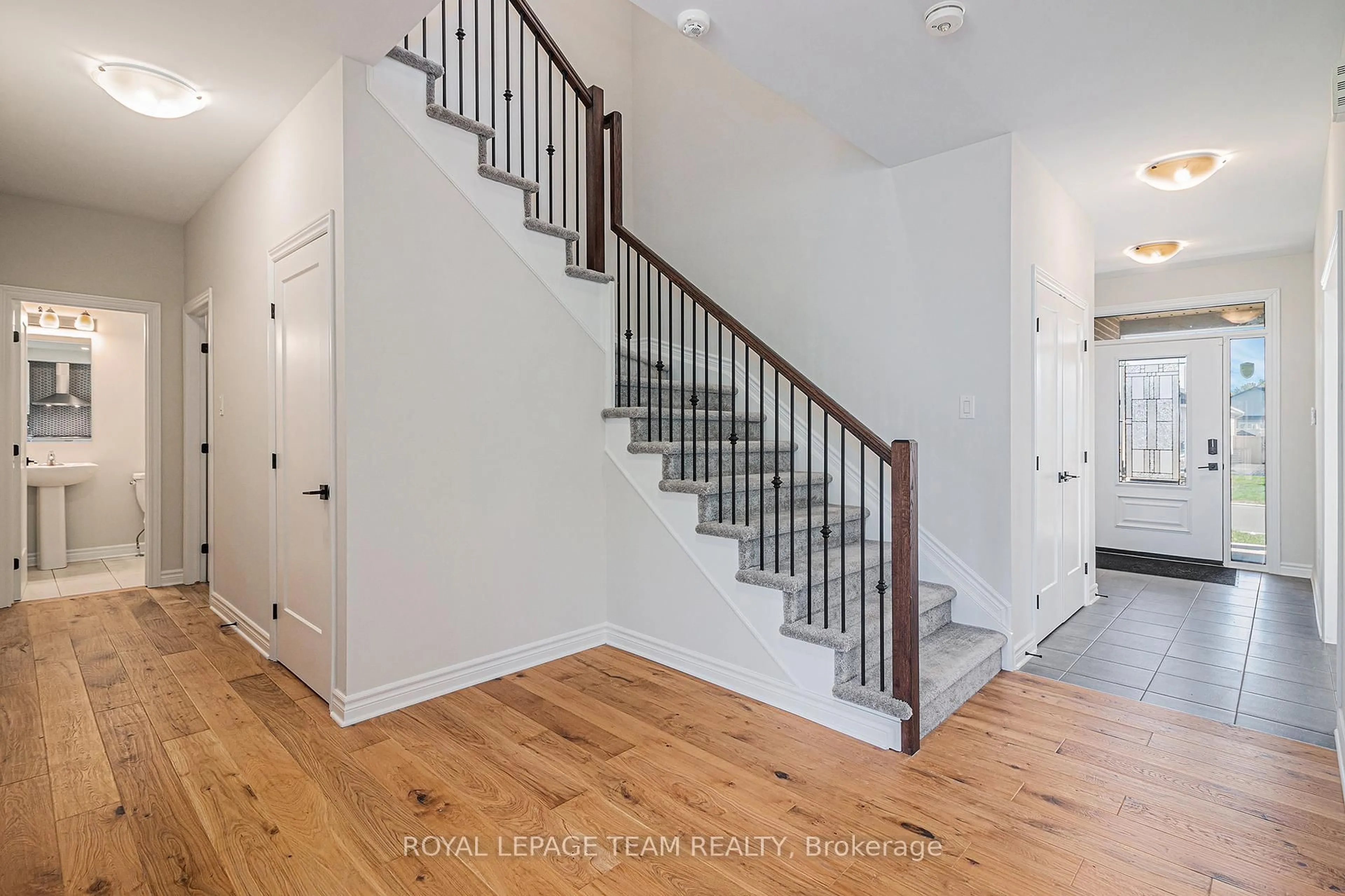 Stairs for 486 Central Park Blvd, Russell Ontario K4R 0C7