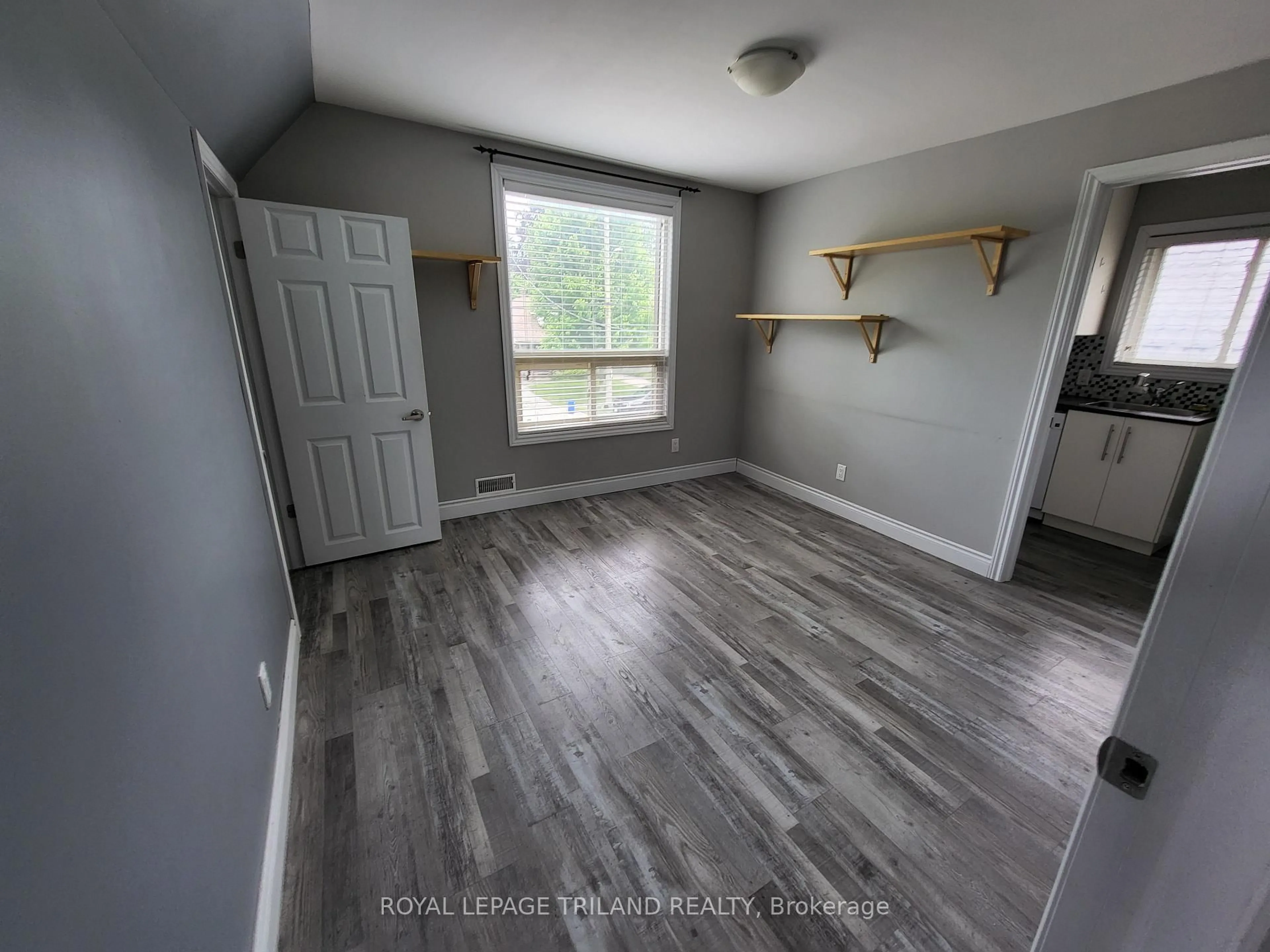 A pic of a room for 1241 York St, London East Ontario N5W 2V1