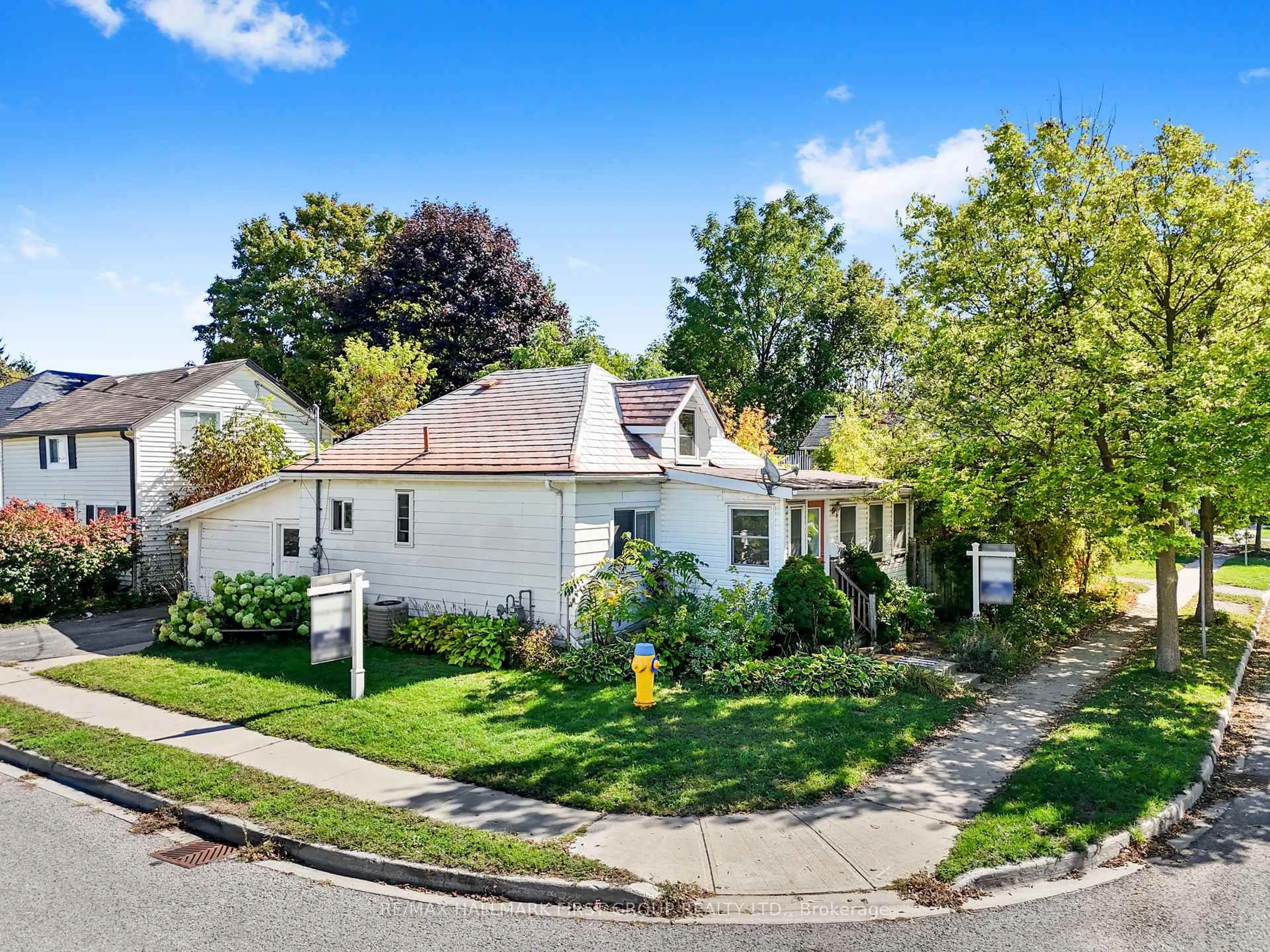 A pic from outside/outdoor area/front of a property/back of a property/a pic from drone, street for 446 Ontario St, Cobourg Ontario K9A 3C2
