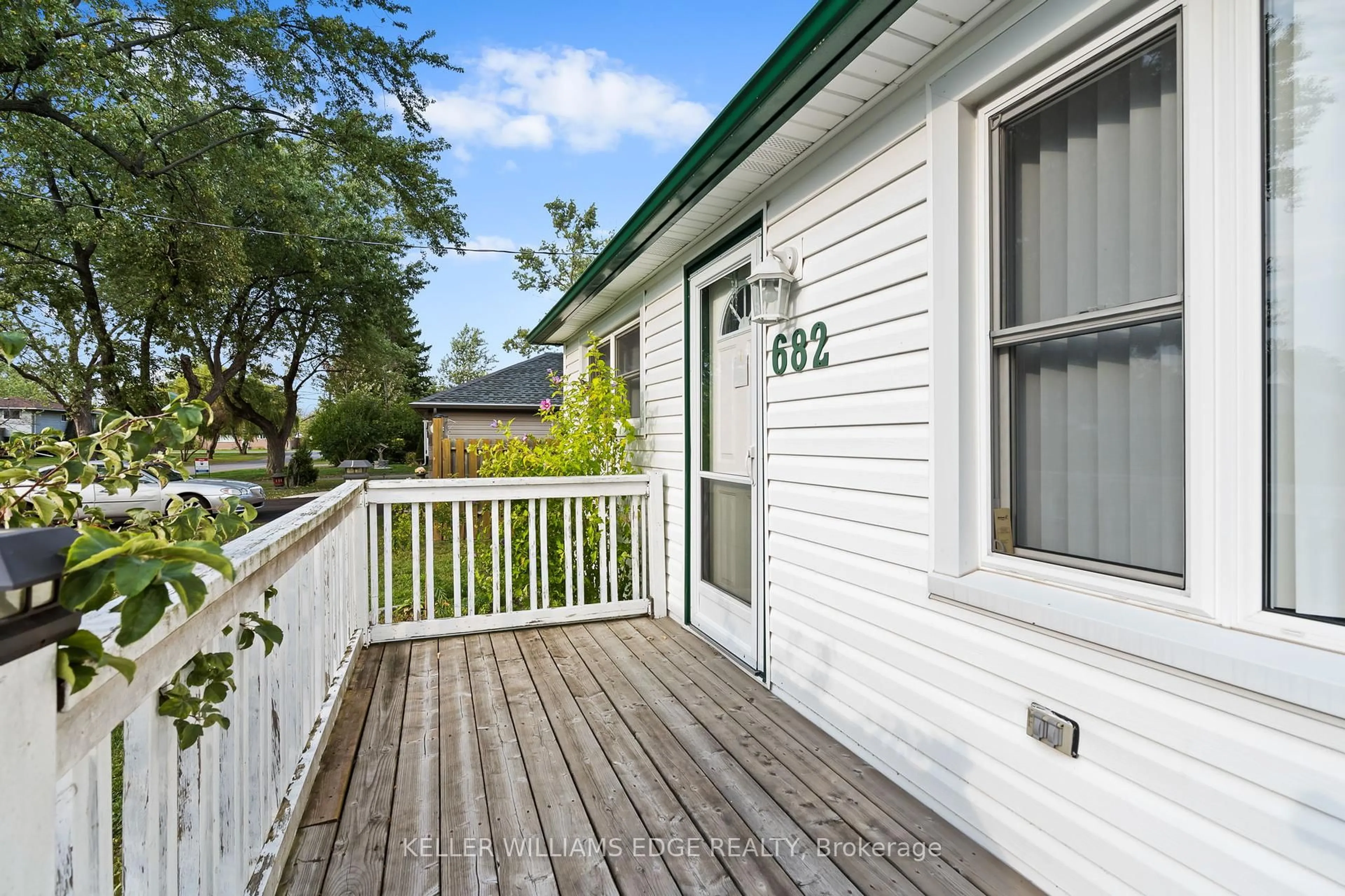 Patio, street for 682 Fairview Rd, Fort Erie Ontario L2A 4T1