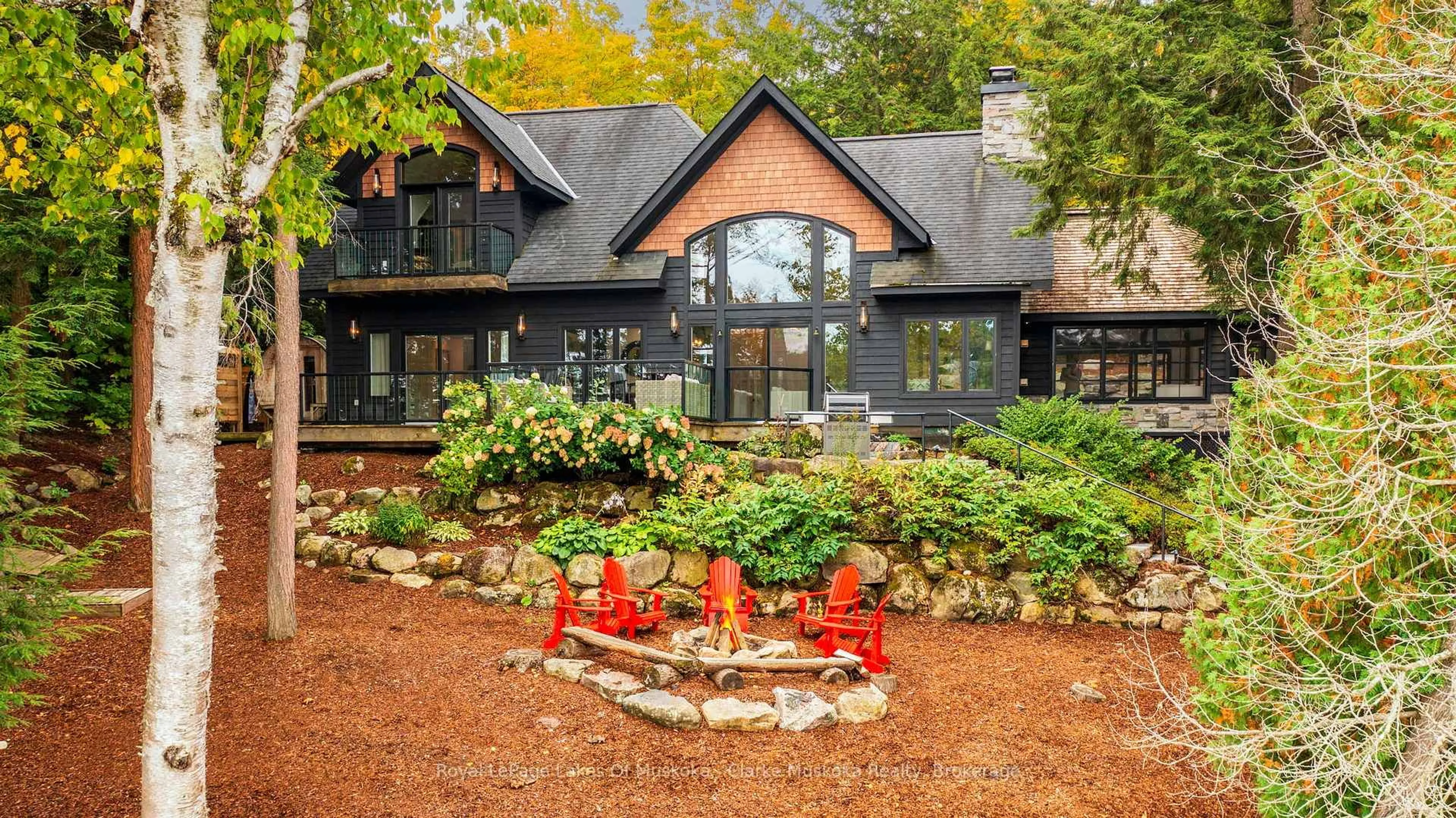 Home with brick exterior material, unknown for 1055 Chown Rd, Muskoka Lakes Ontario P0C 1H0