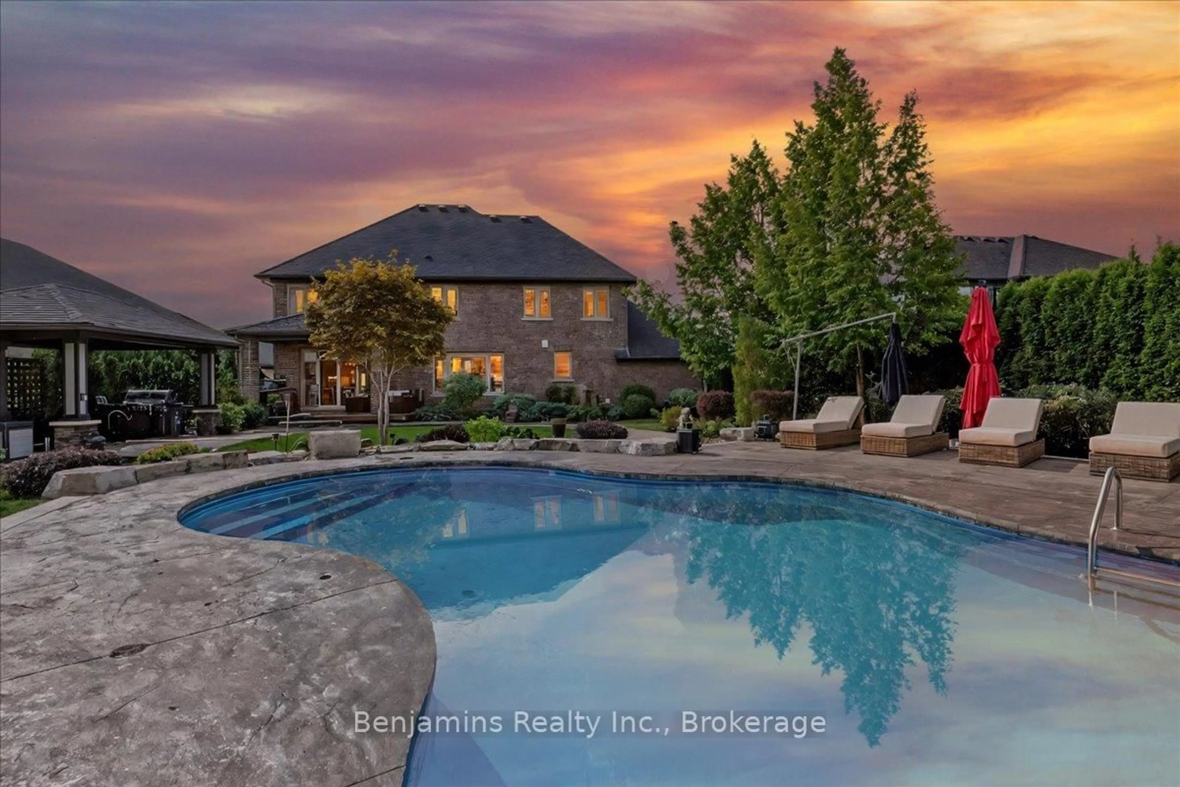 Pool for 237 River Birch St, Kitchener Ontario N2C 2V3