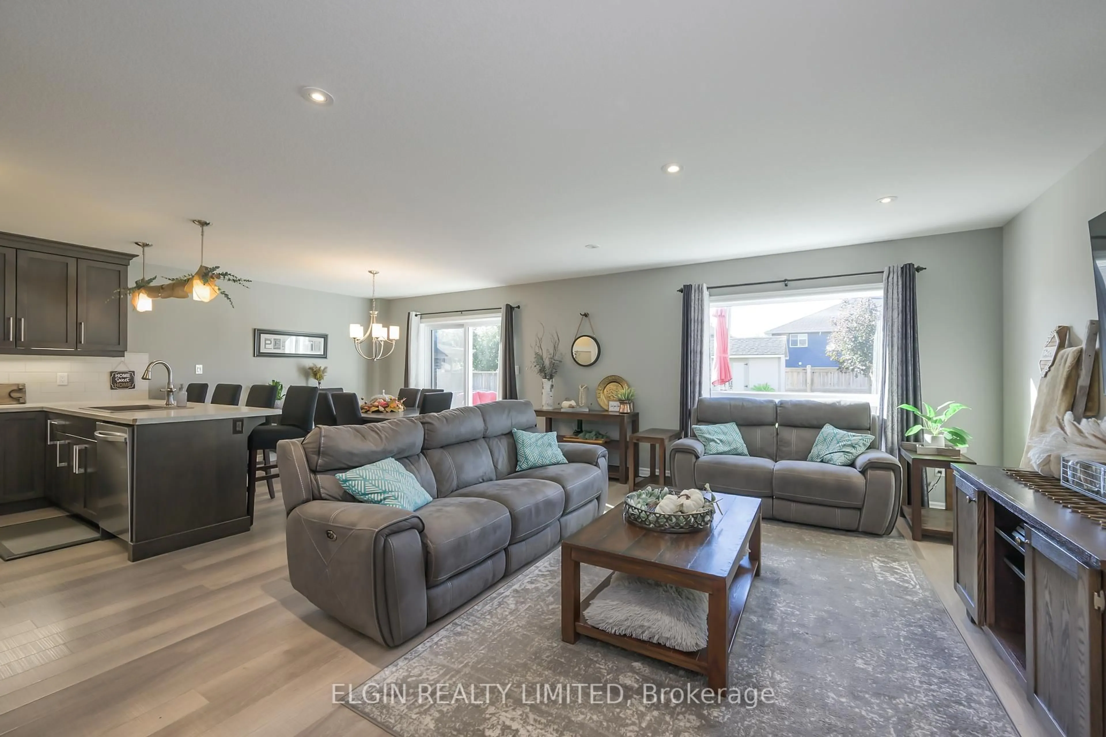 Living room with furniture, wood/laminate floor for 12 RUSSET Lane, St. Thomas Ontario N5R 0E5