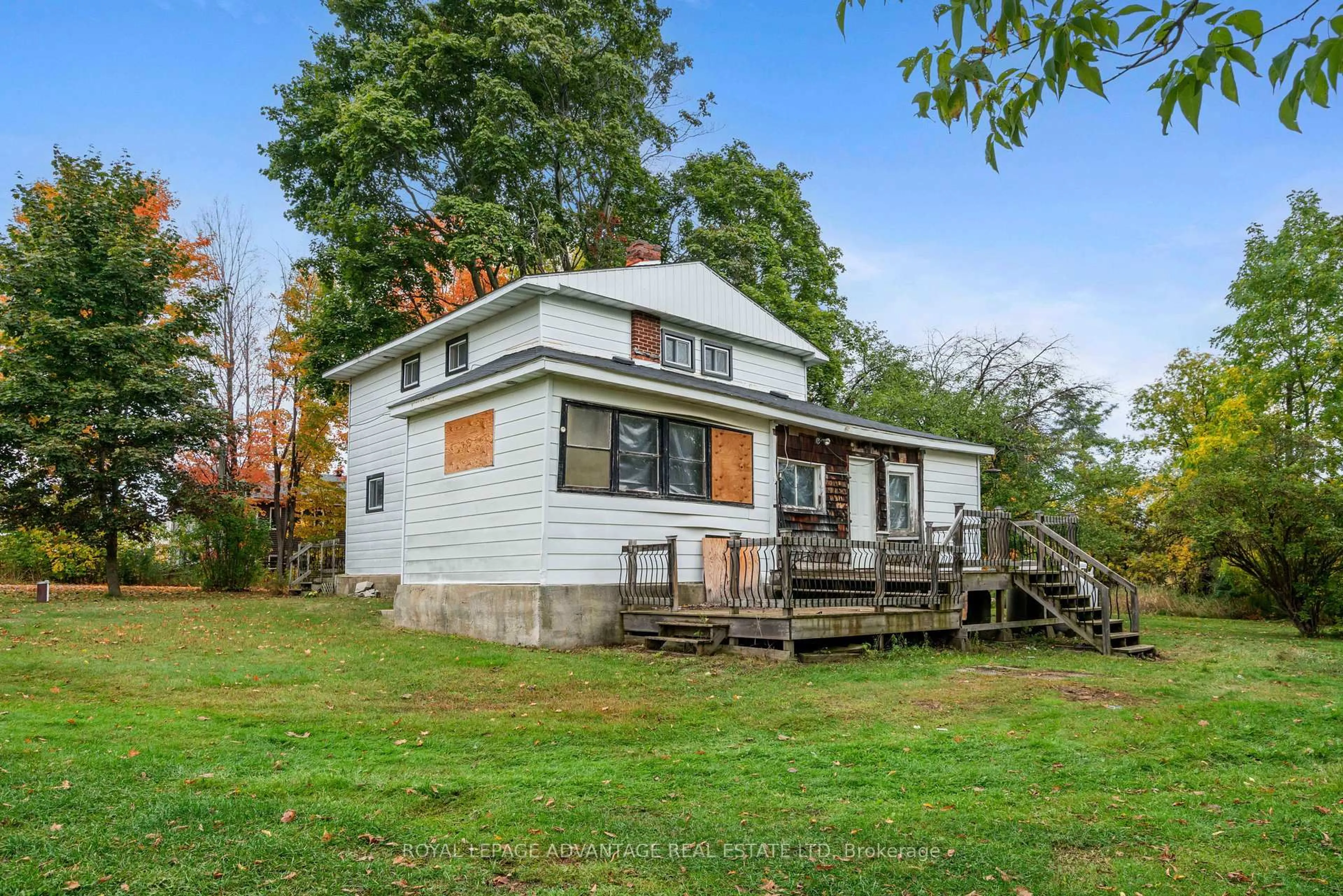 Home with vinyl exterior material, building for 79 Broadview Ave, Smiths Falls Ontario K7A 4L3
