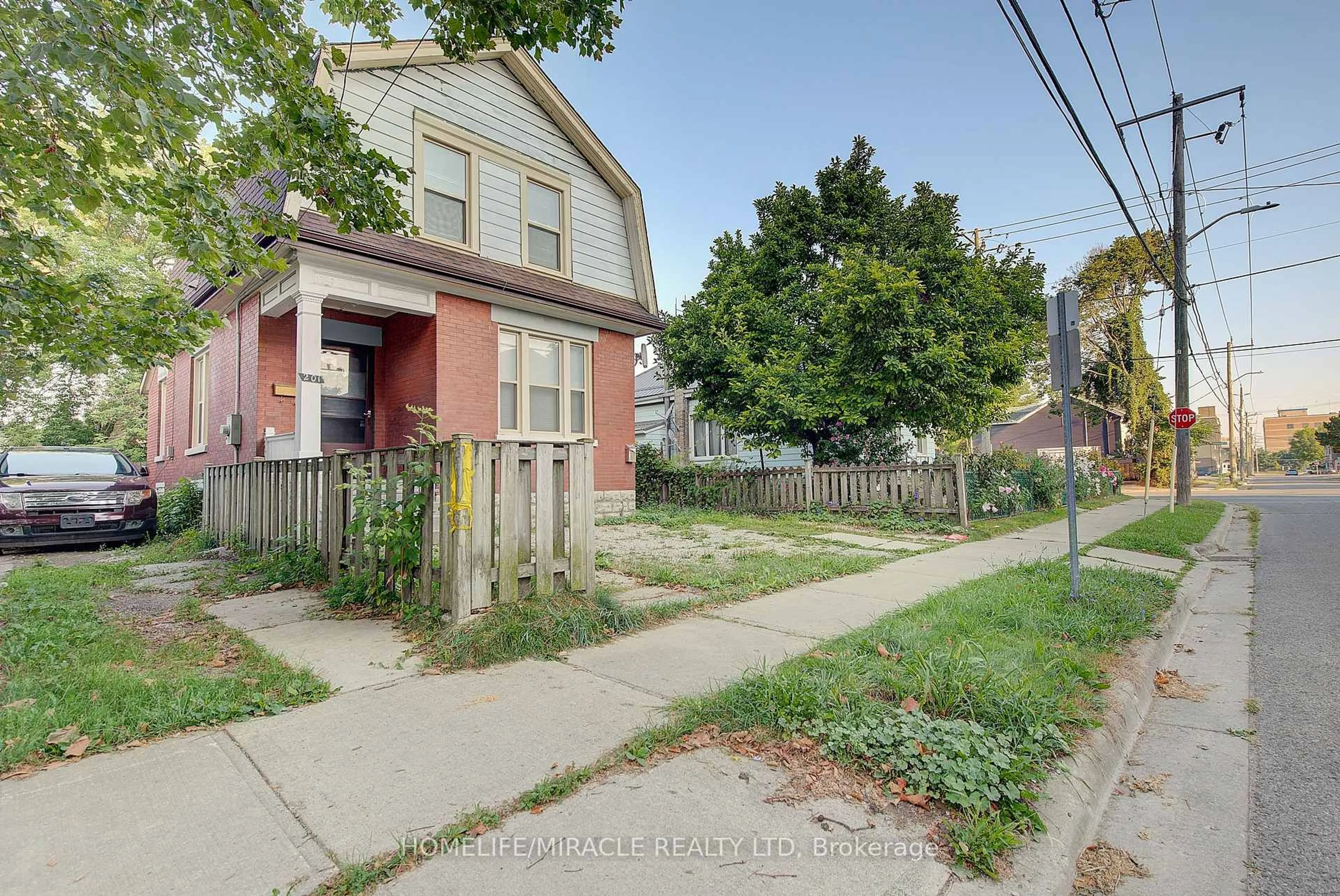 Unknown for 201 Clarence St, London East Ontario N6B 2J8