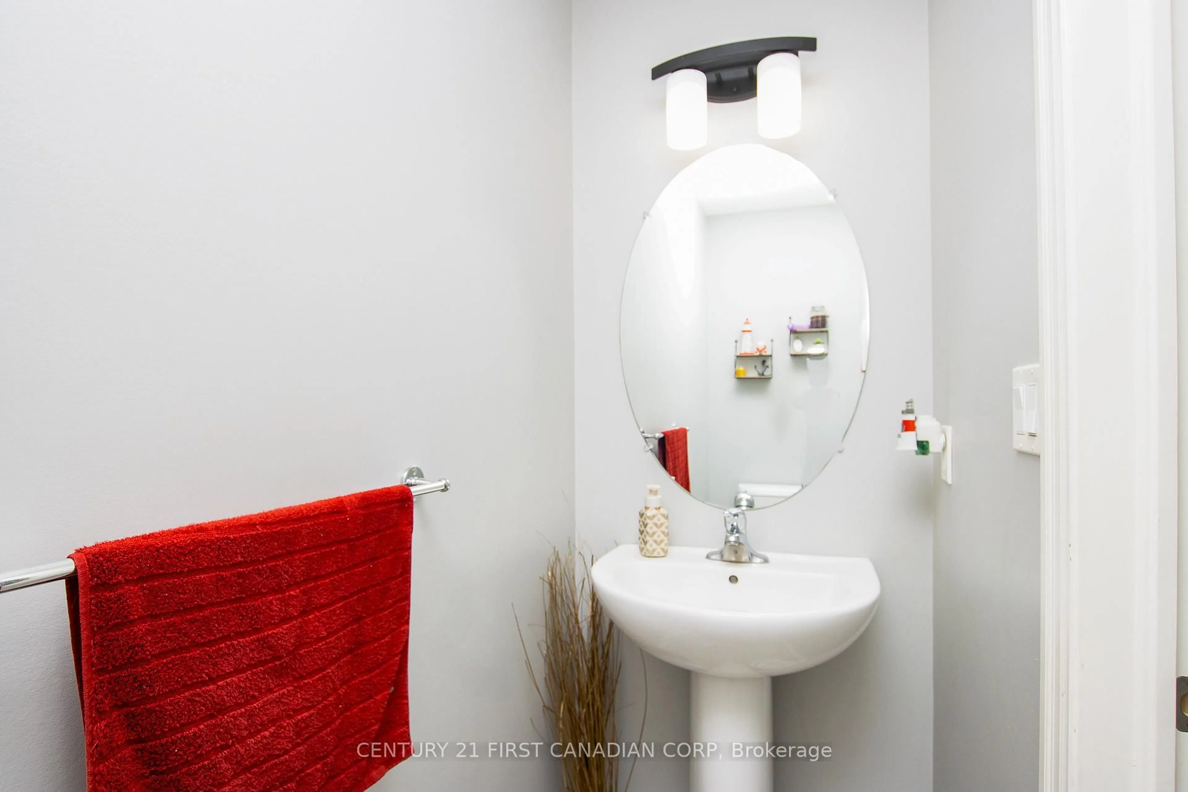 Standard bathroom, unknown for 16 Arnold St, Tillsonburg Ontario N4G 0G9