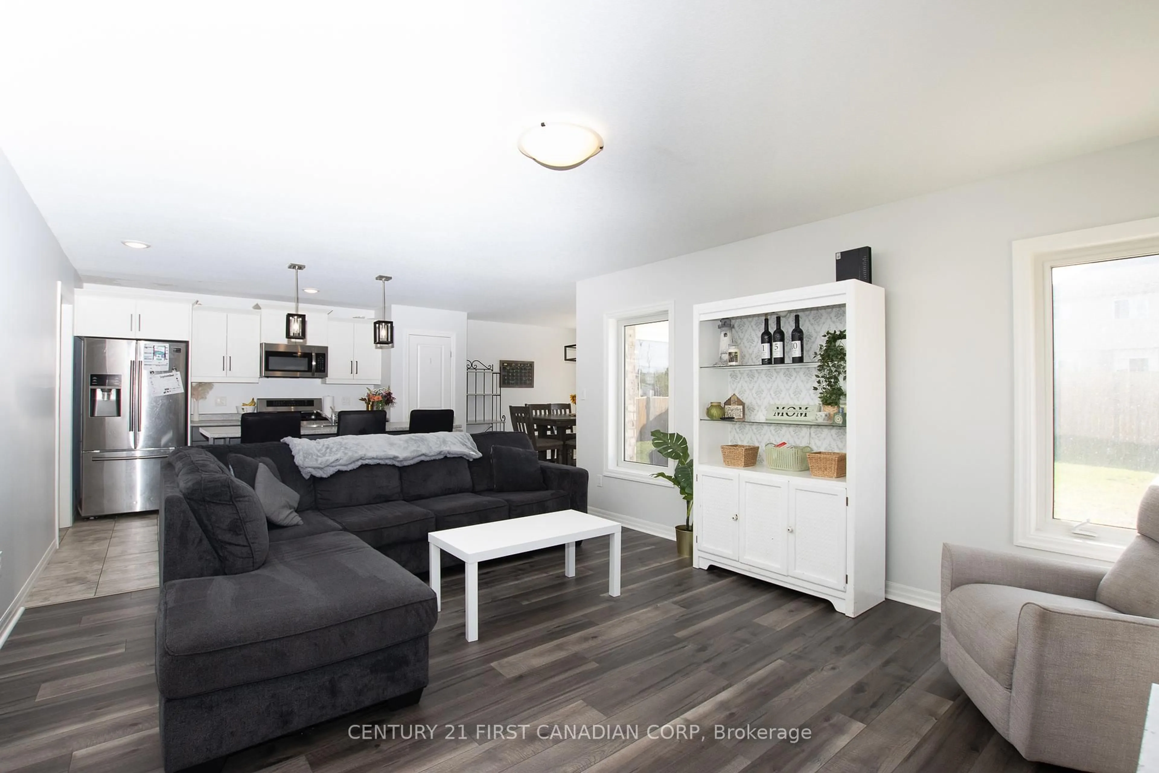 Living room with furniture, wood/laminate floor for 16 Arnold St, Tillsonburg Ontario N4G 0G9