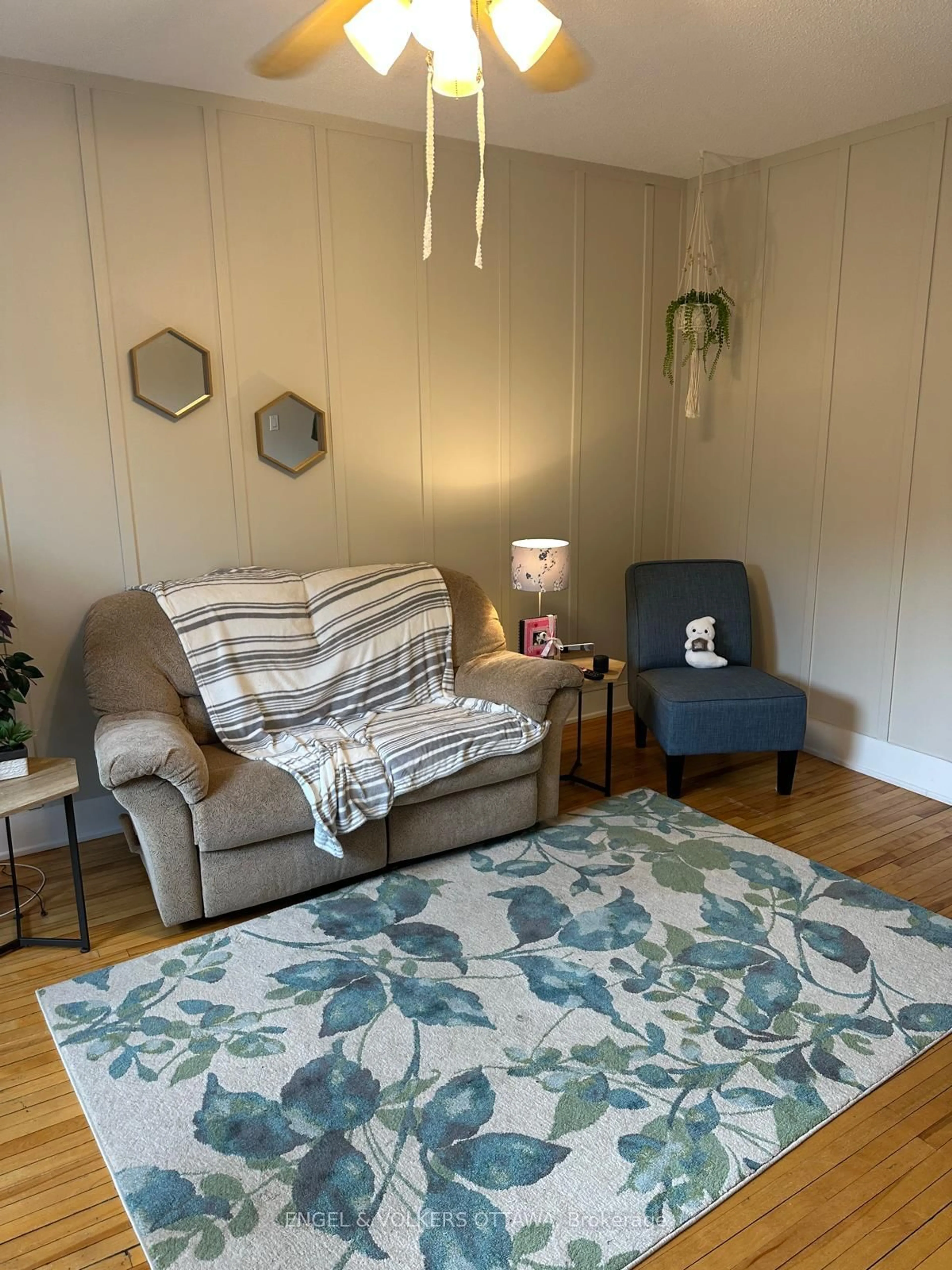 Living room with furniture, unknown for 85 Waverley St, Ottawa Ontario K2P 0V1