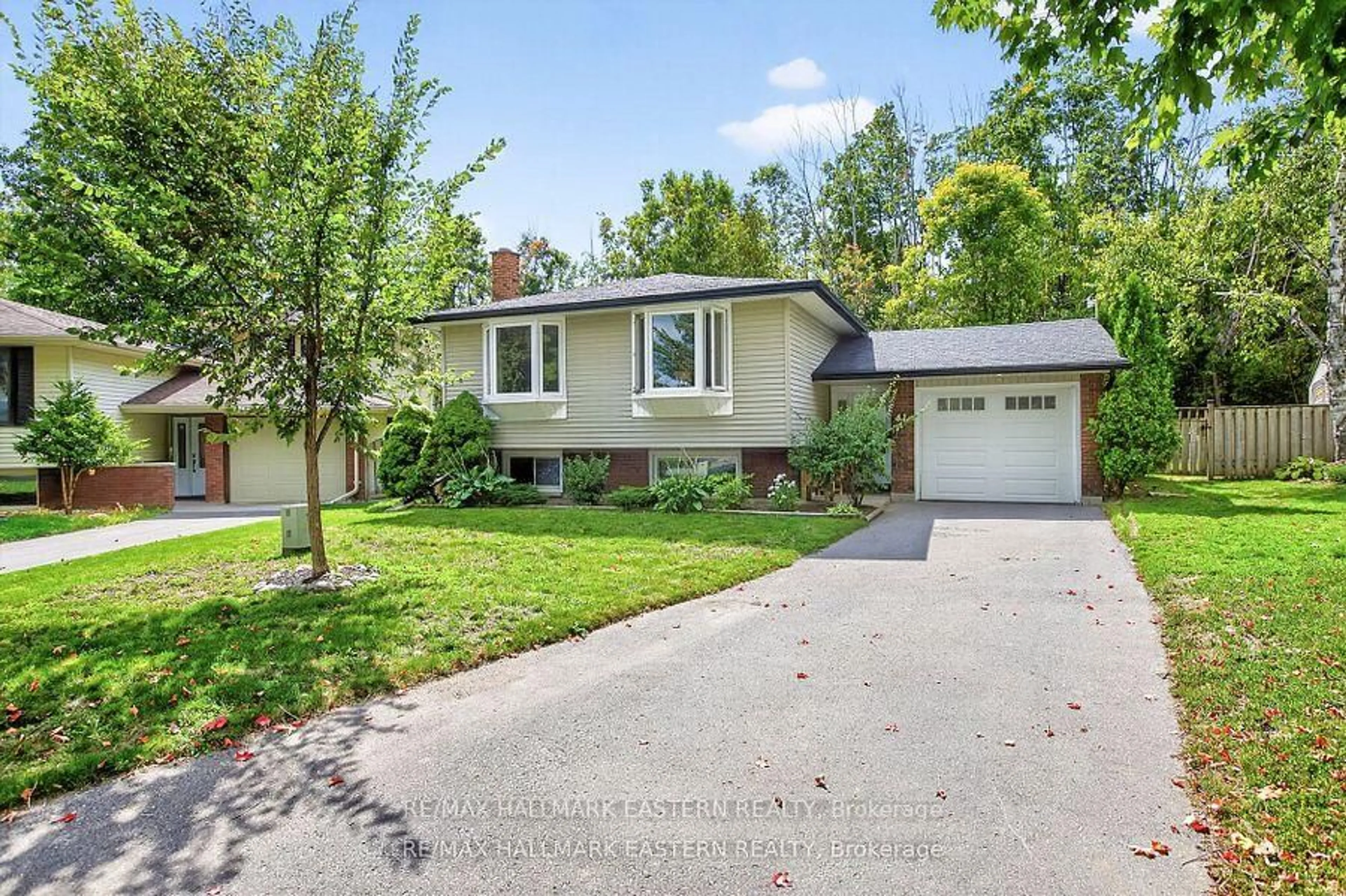 Home with vinyl exterior material, street for 41 Parkview Dr, Peterborough Ontario K9H 5M5