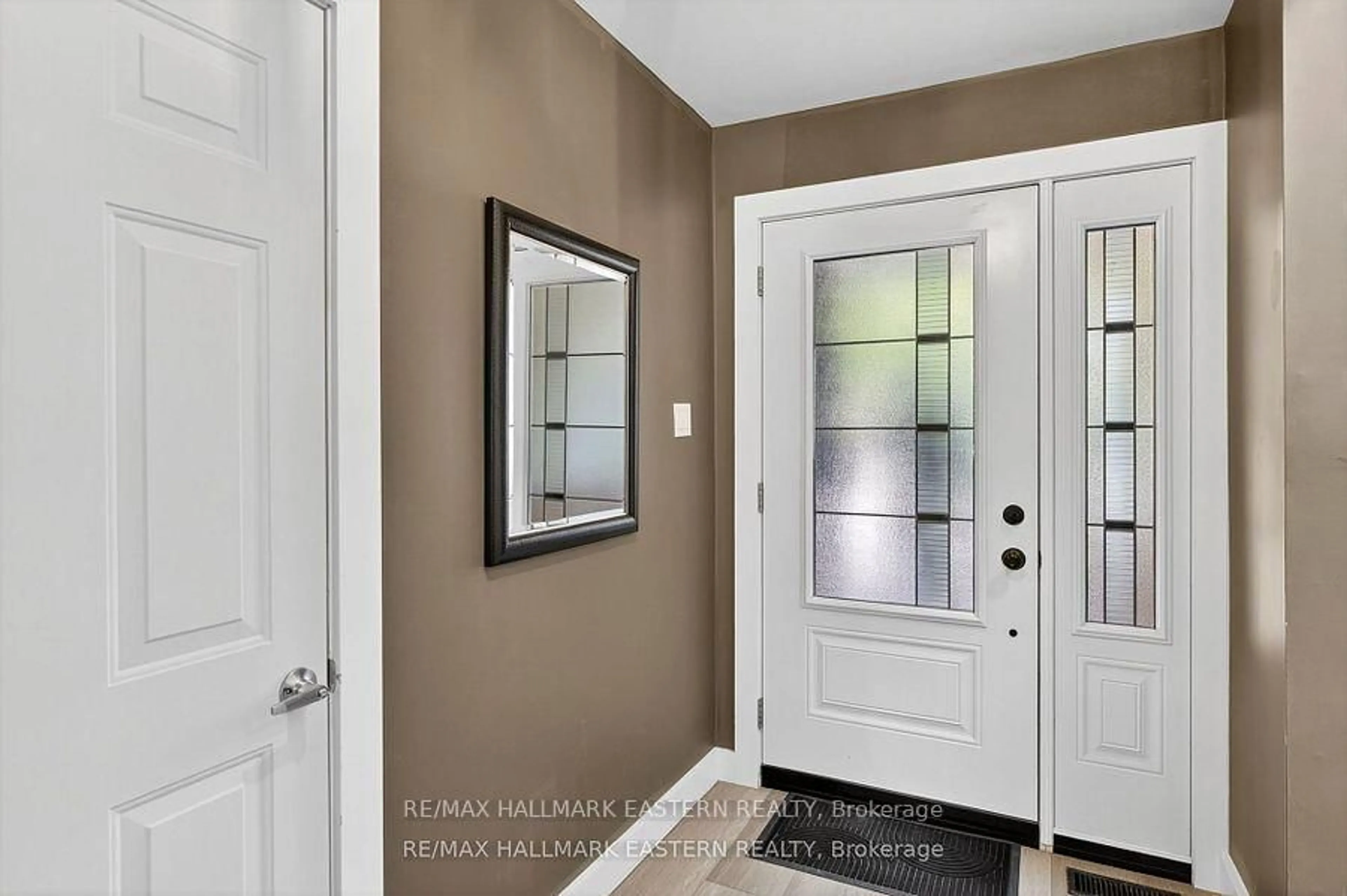 Indoor entryway for 41 Parkview Dr, Peterborough Ontario K9H 5M5